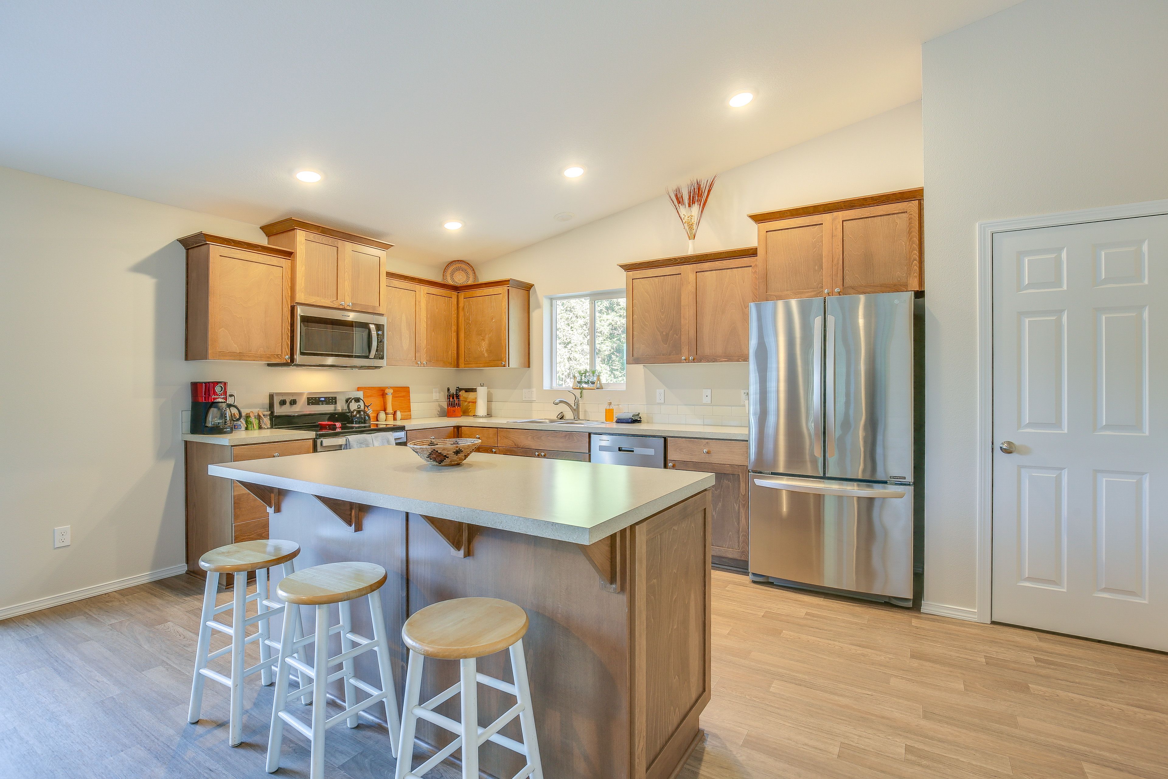 Kitchen | Drip Coffee Maker & Grinder | Trash Bags & Paper Towels