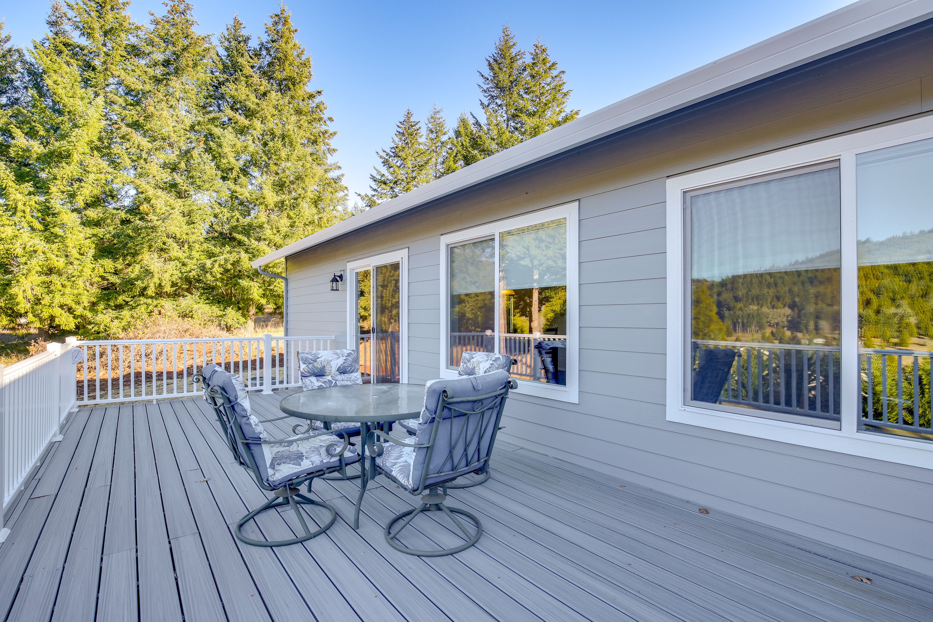 Deck | Outdoor Dining | Propane Grill