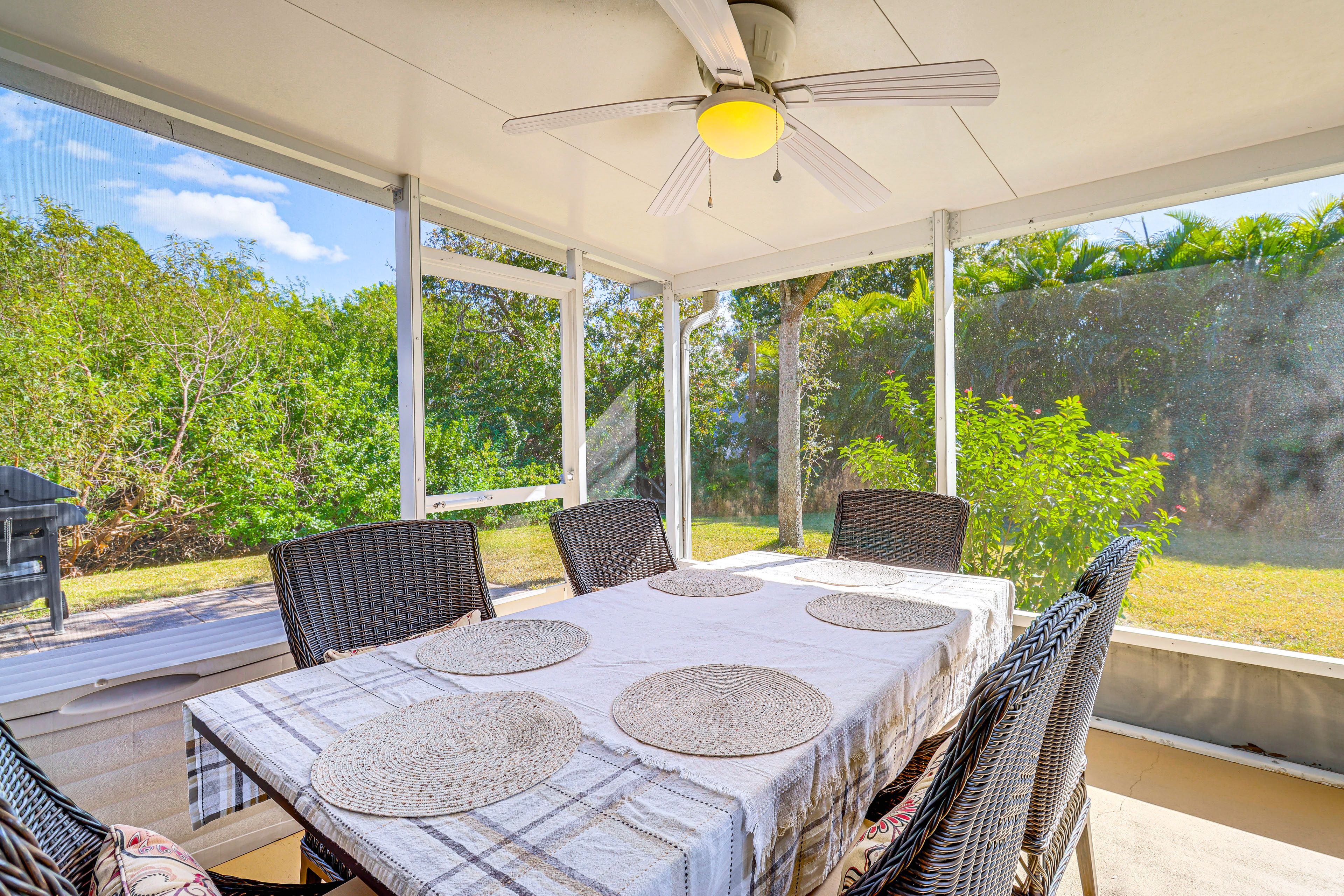 Screened Patio | Outdoor Dining Table