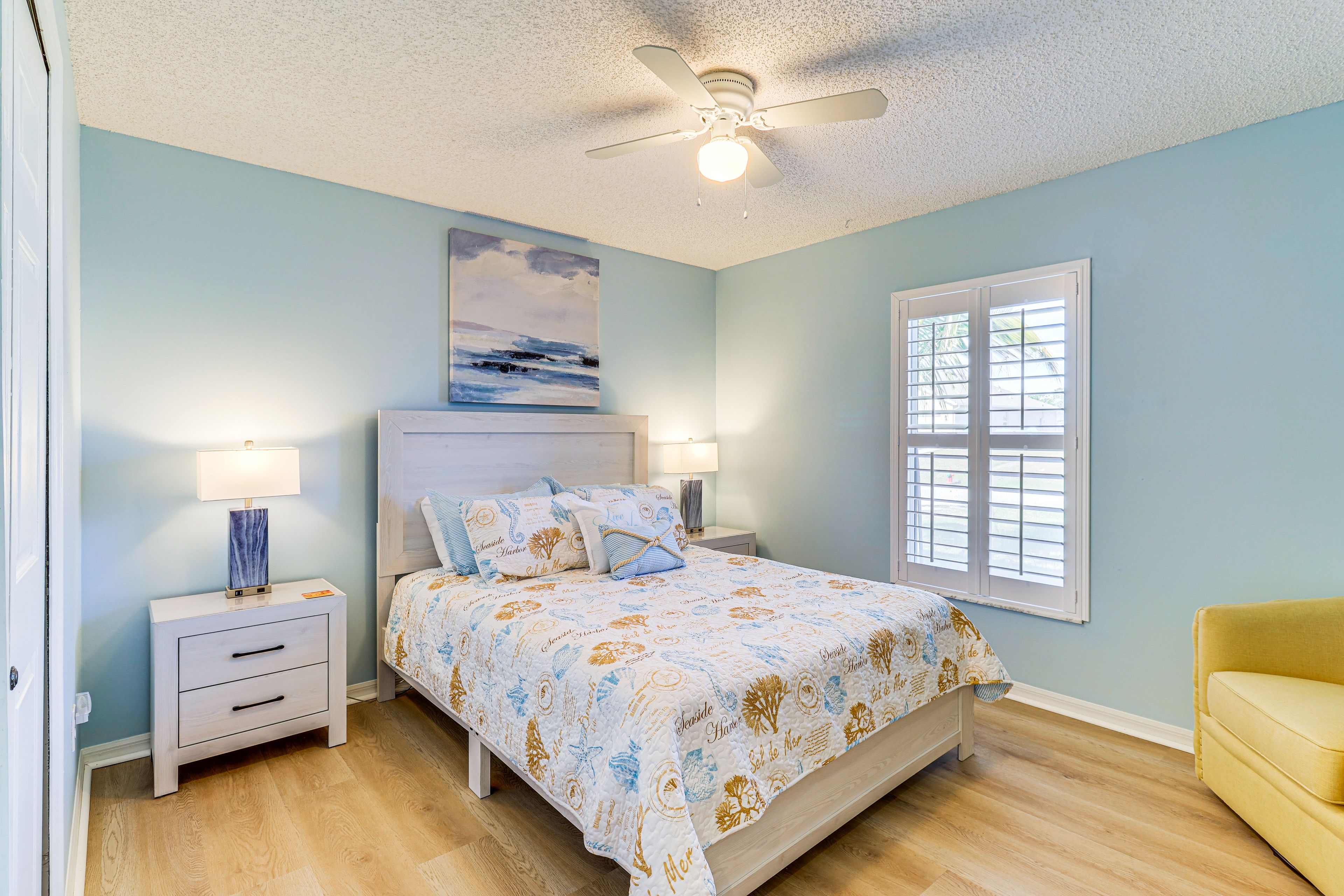Bedroom 2 | Queen Bed | Adjustable Headboard