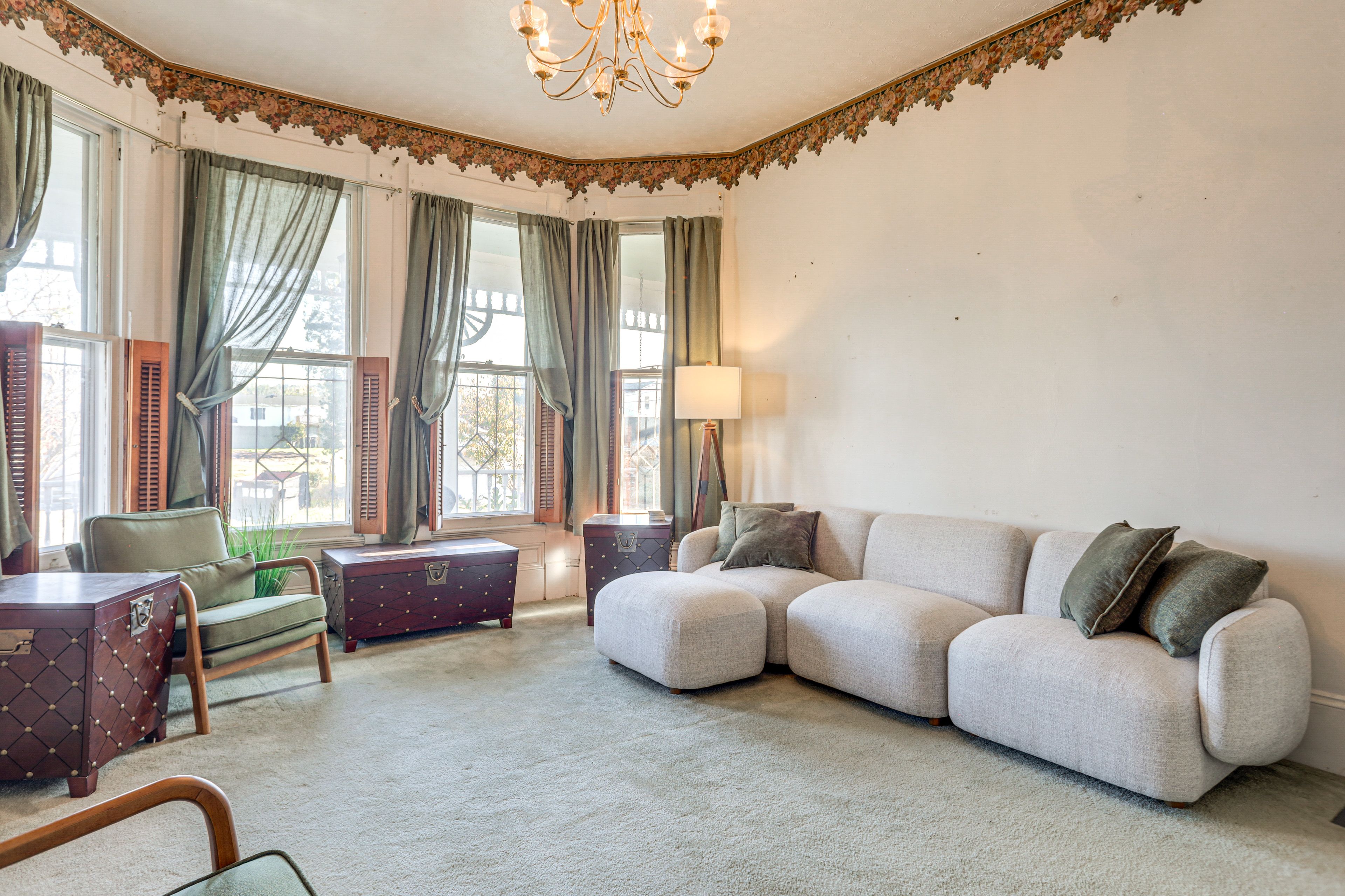 Main Living Area | TV | DVD Player