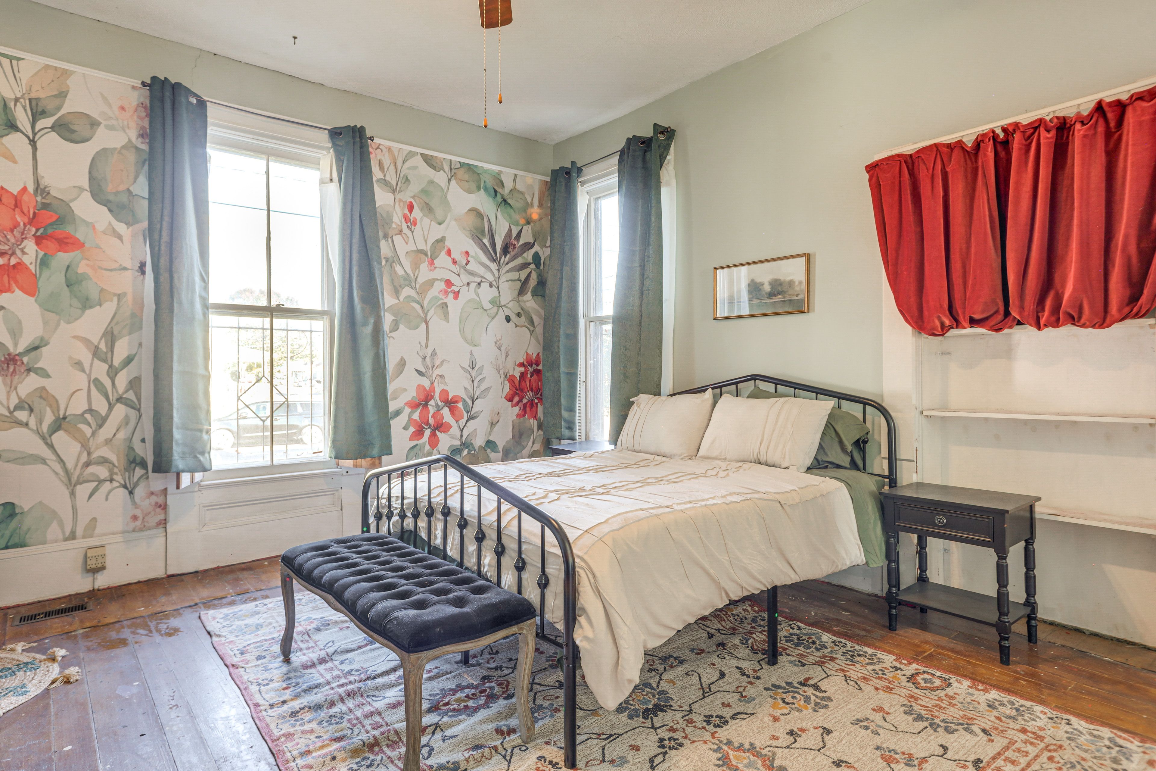 Bedroom 1 | Queen Bed | 1st Floor