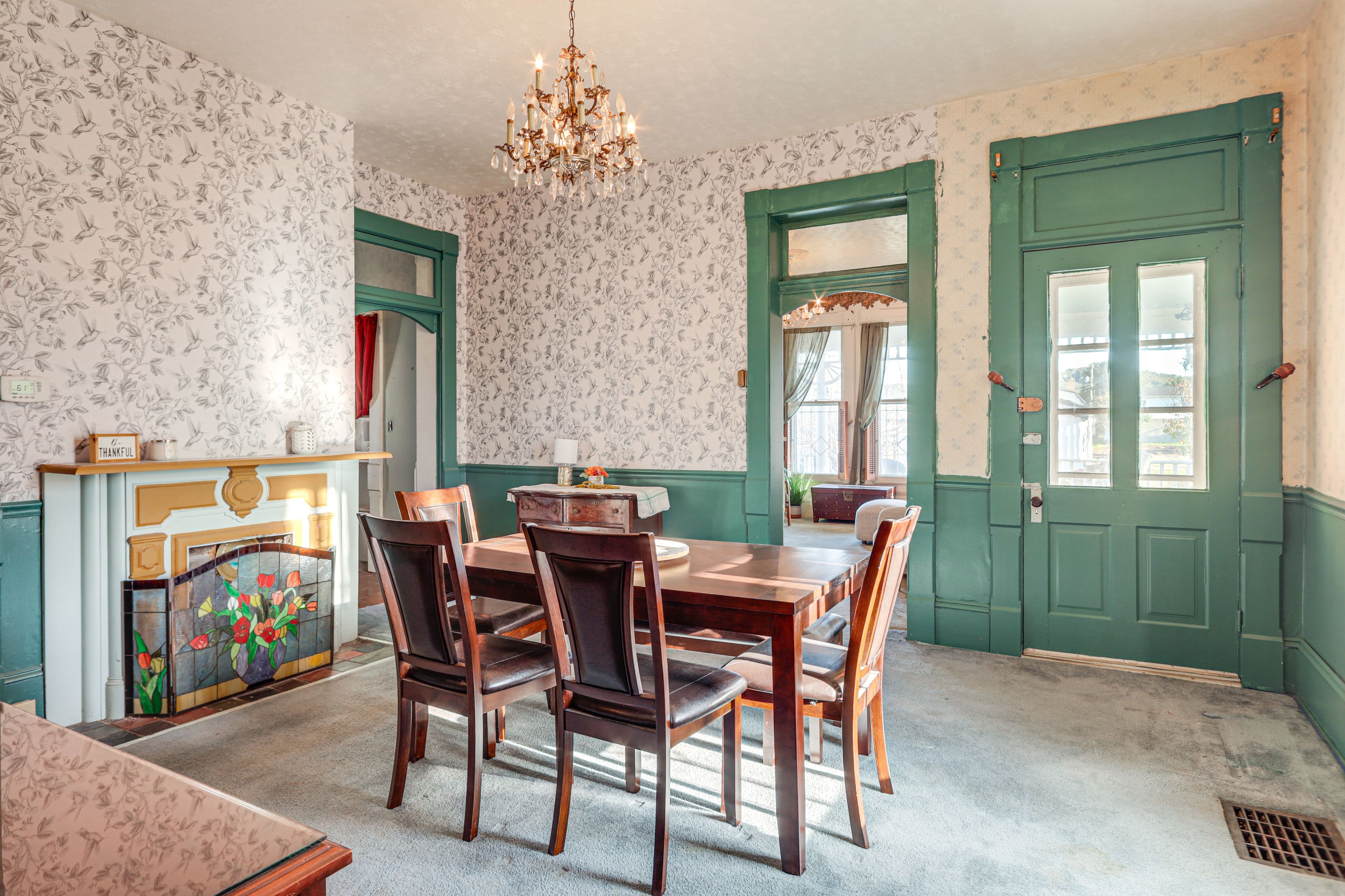 Dining Table | Dishware/Flatware