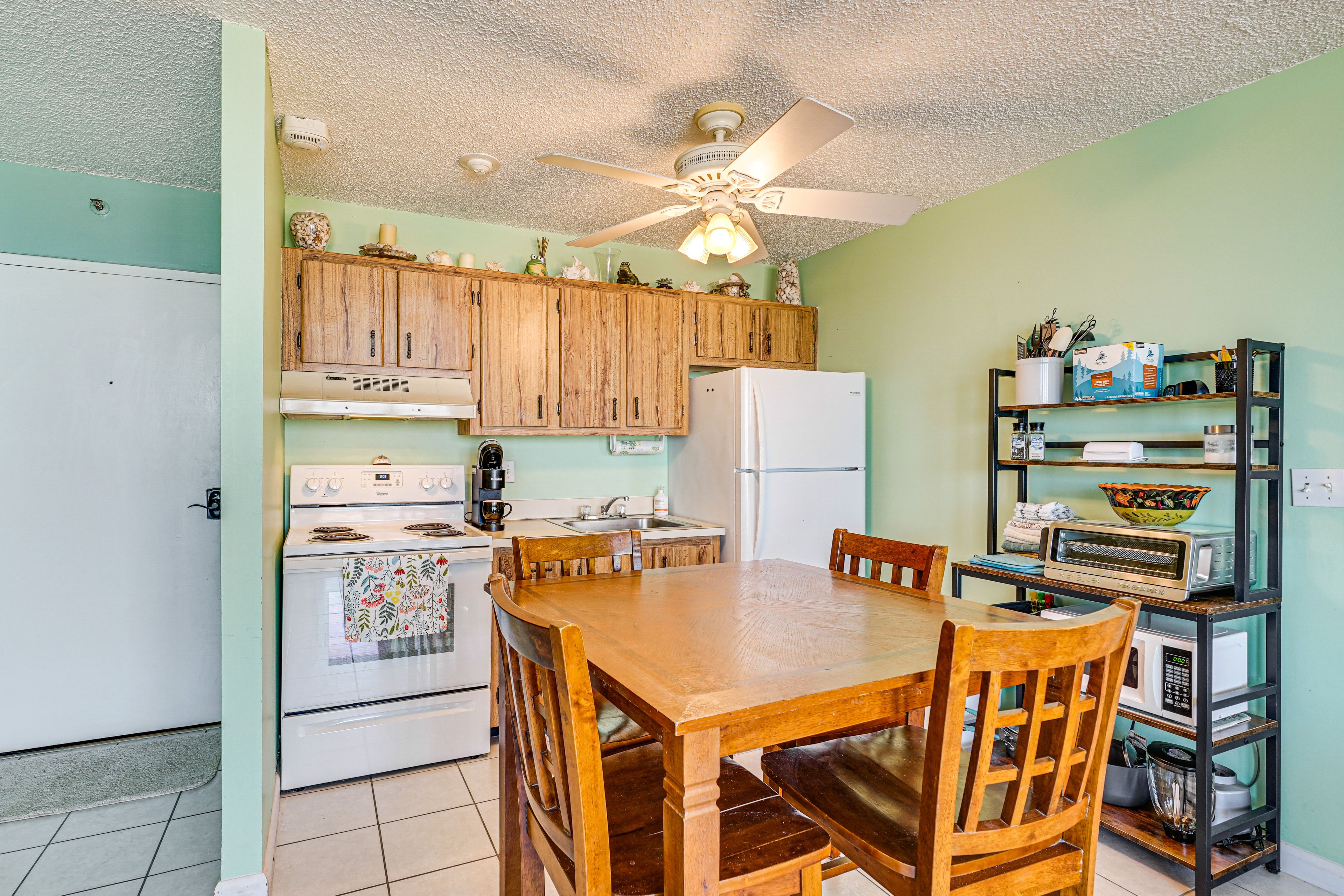 Dining Area | Dishware & Flatware Provided | Central A/C & Heat