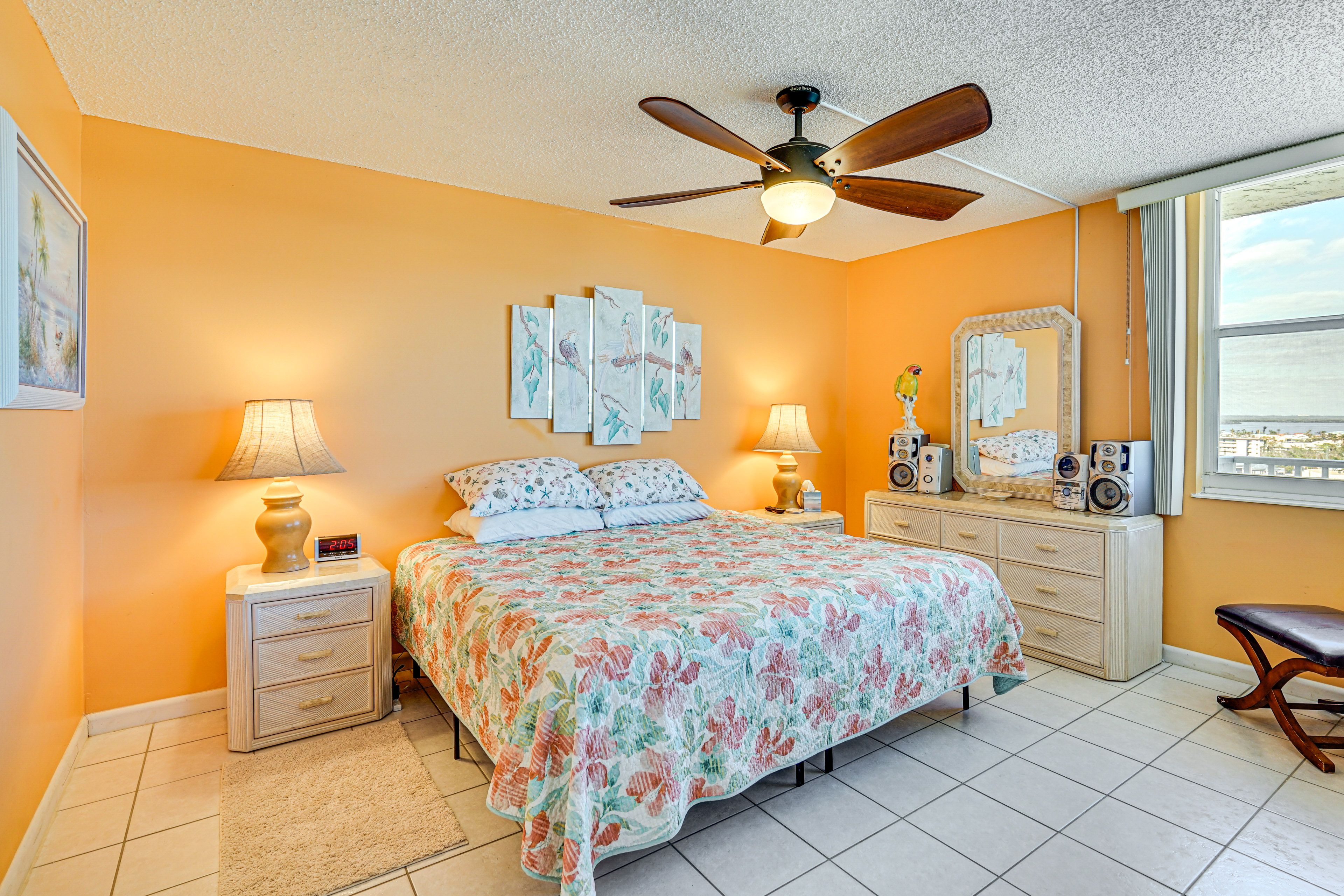 Bedroom | California King Bed | Linens Provided
