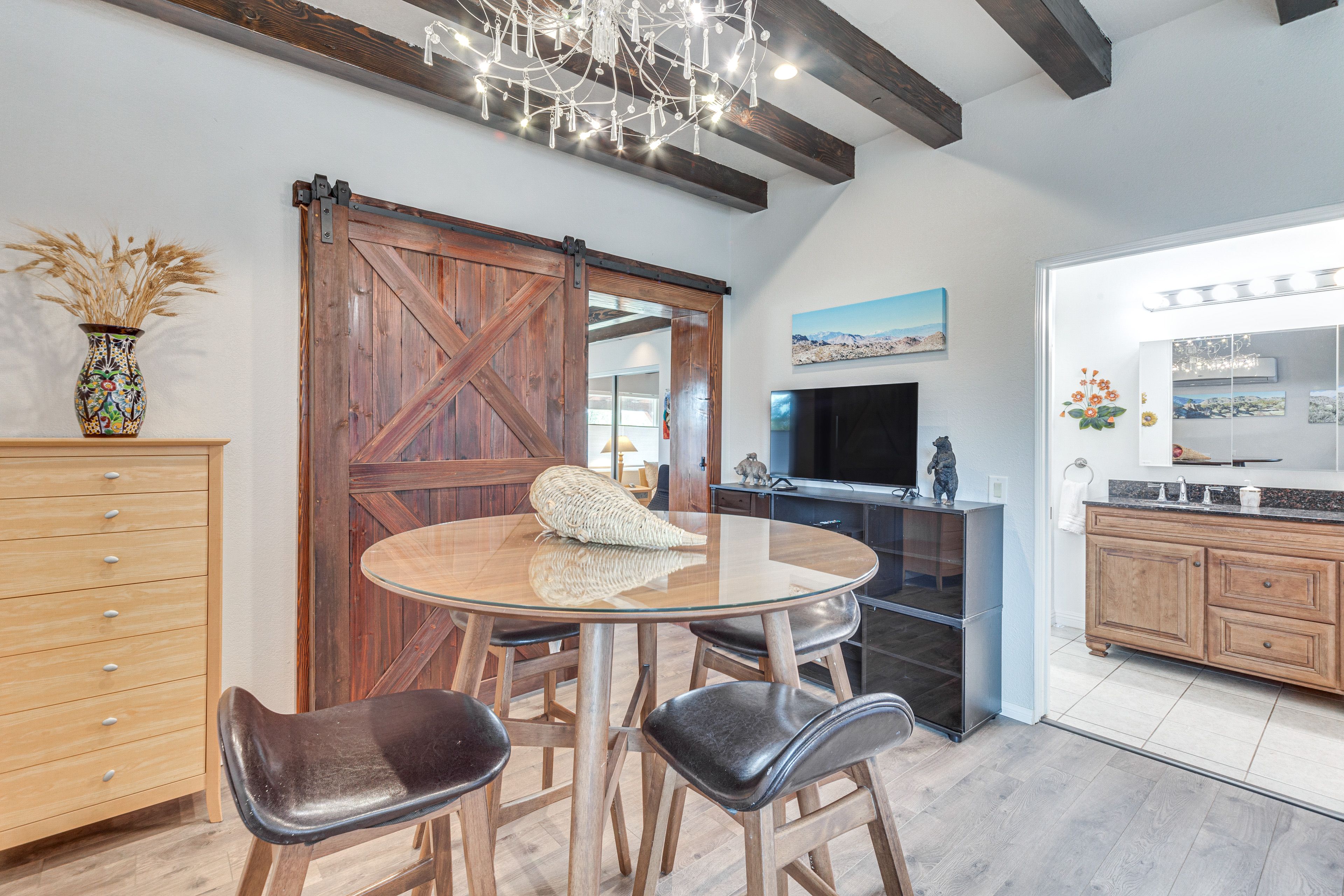 Dining Area | Dishes & Flatware Provided | Smart TV
