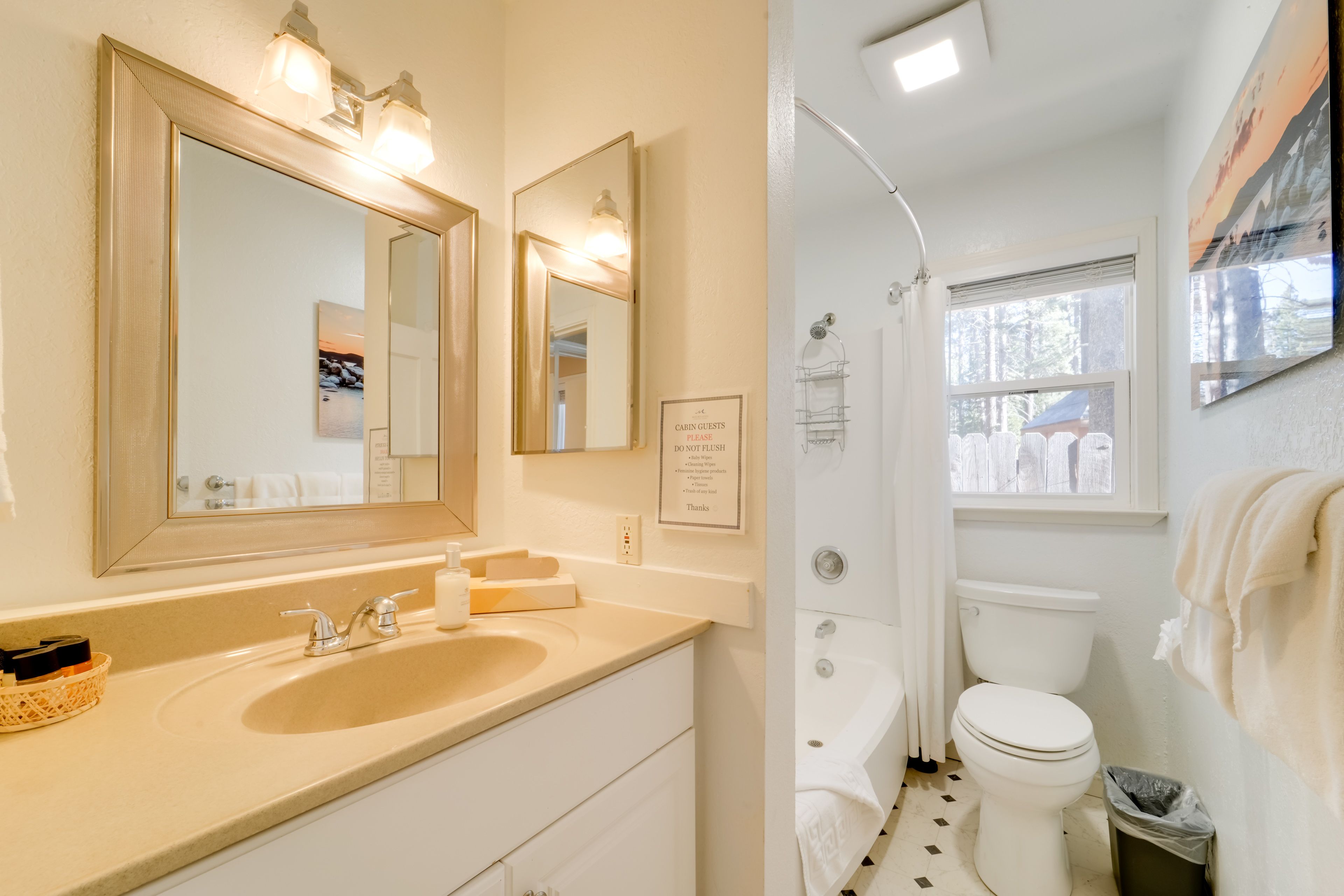 Full Bathroom | Towels Provided