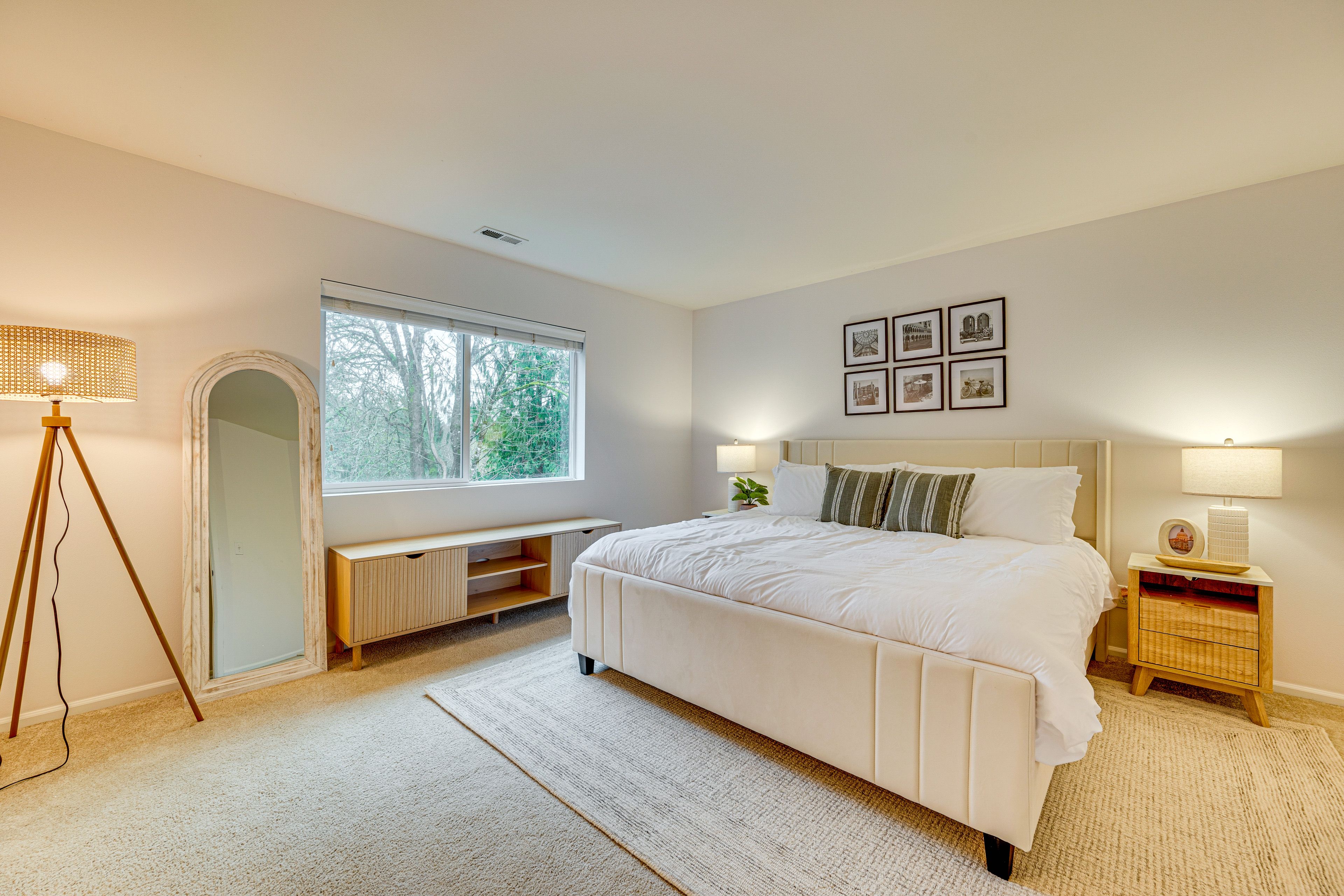 Bedroom 2 | 2nd Floor | King Bed | Linens Provided | En-Suite Bathroom