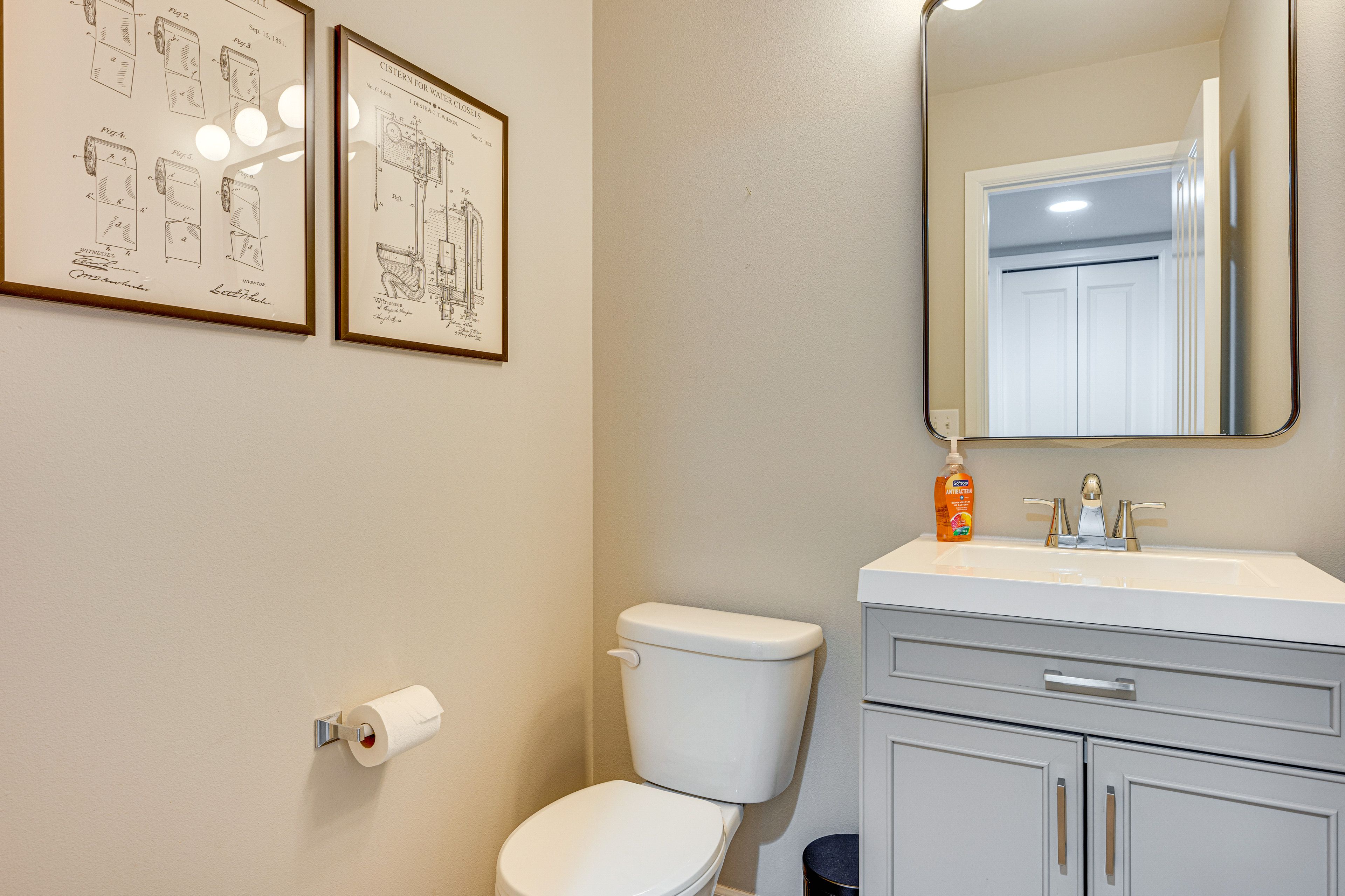 Half Bathroom | 1st Floor | Complimentary Toiletries | Towels Provided