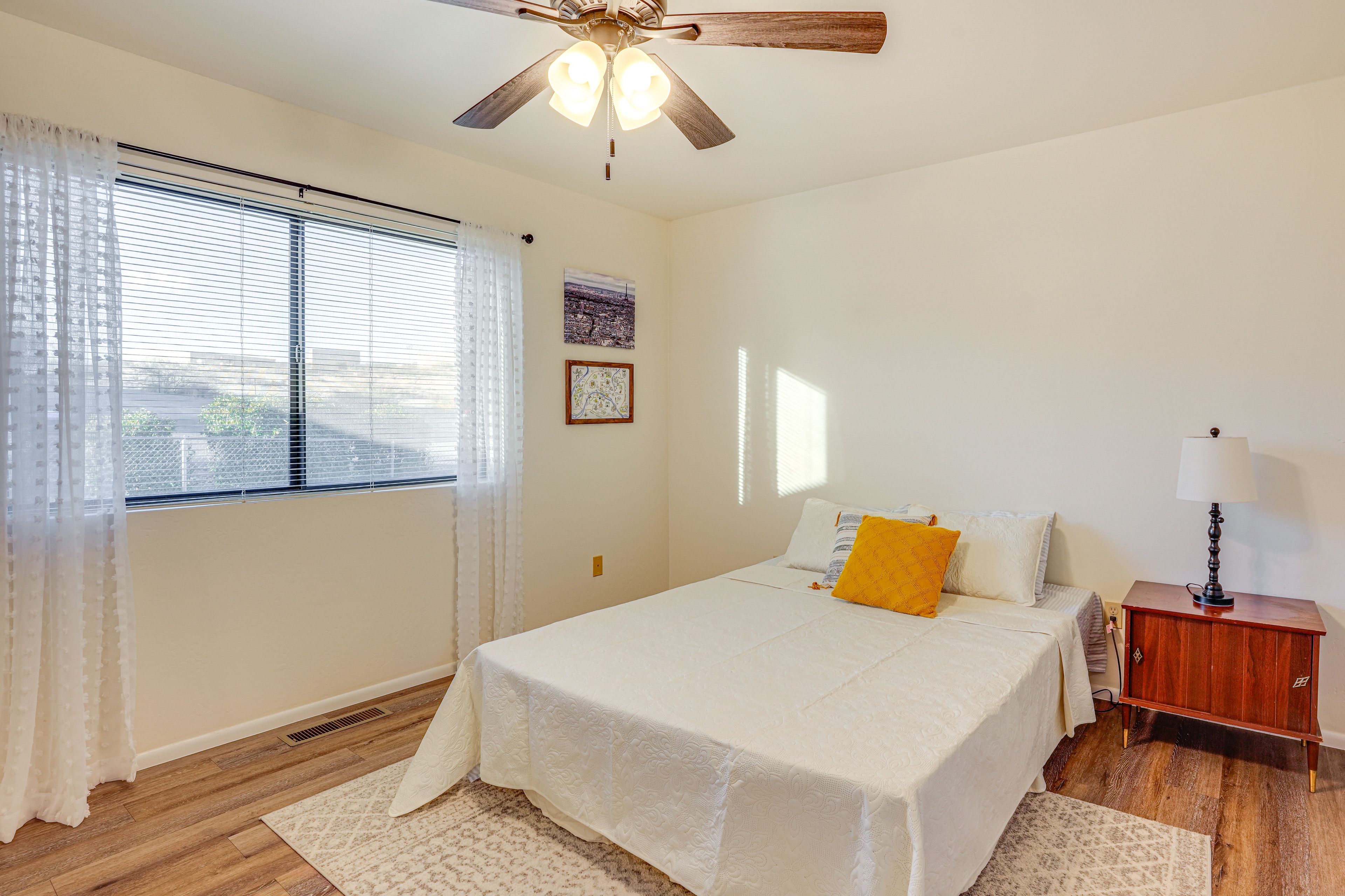 Bedroom 2 | Queen Bed