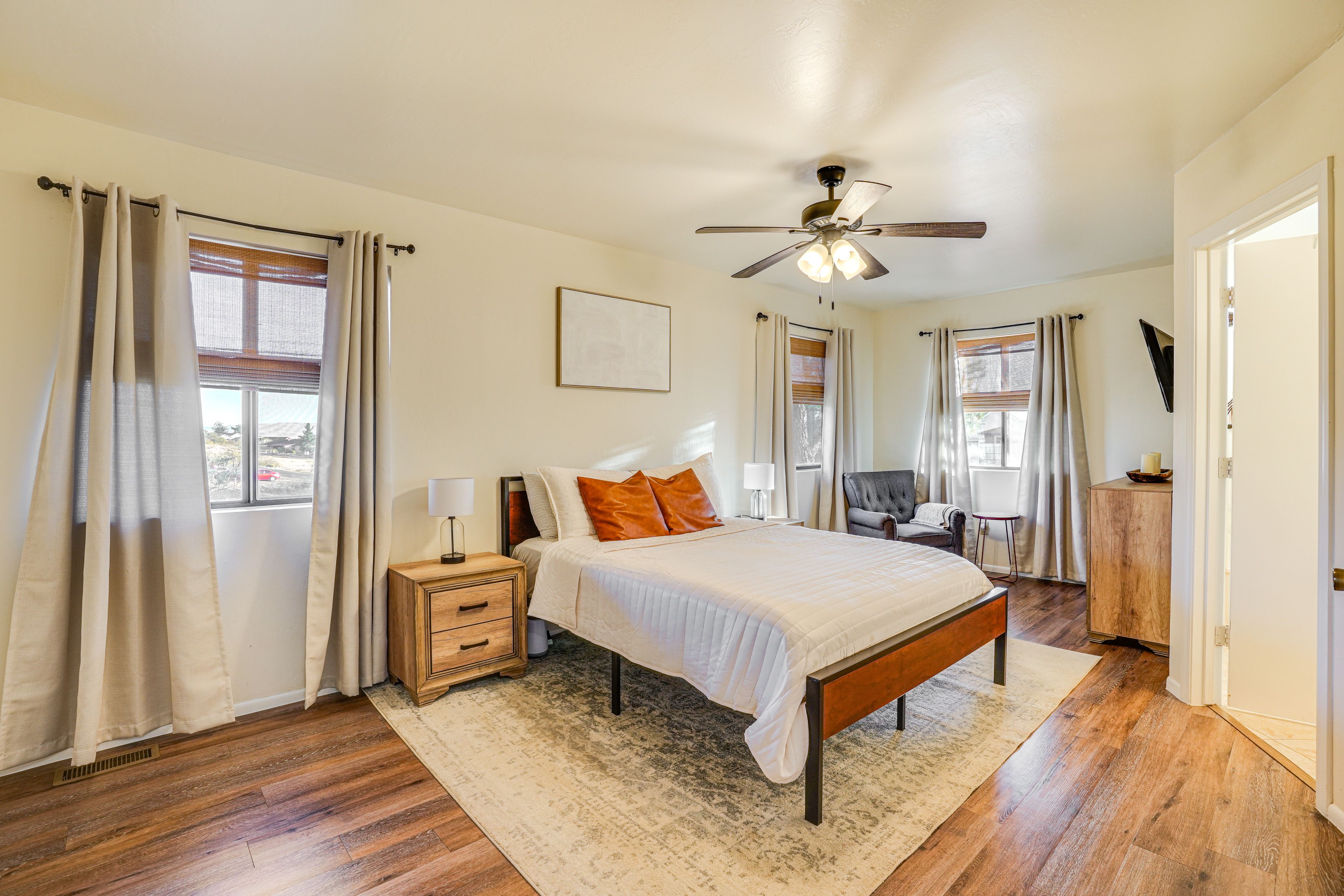 Bedroom Suite | King Bed | Smart TV