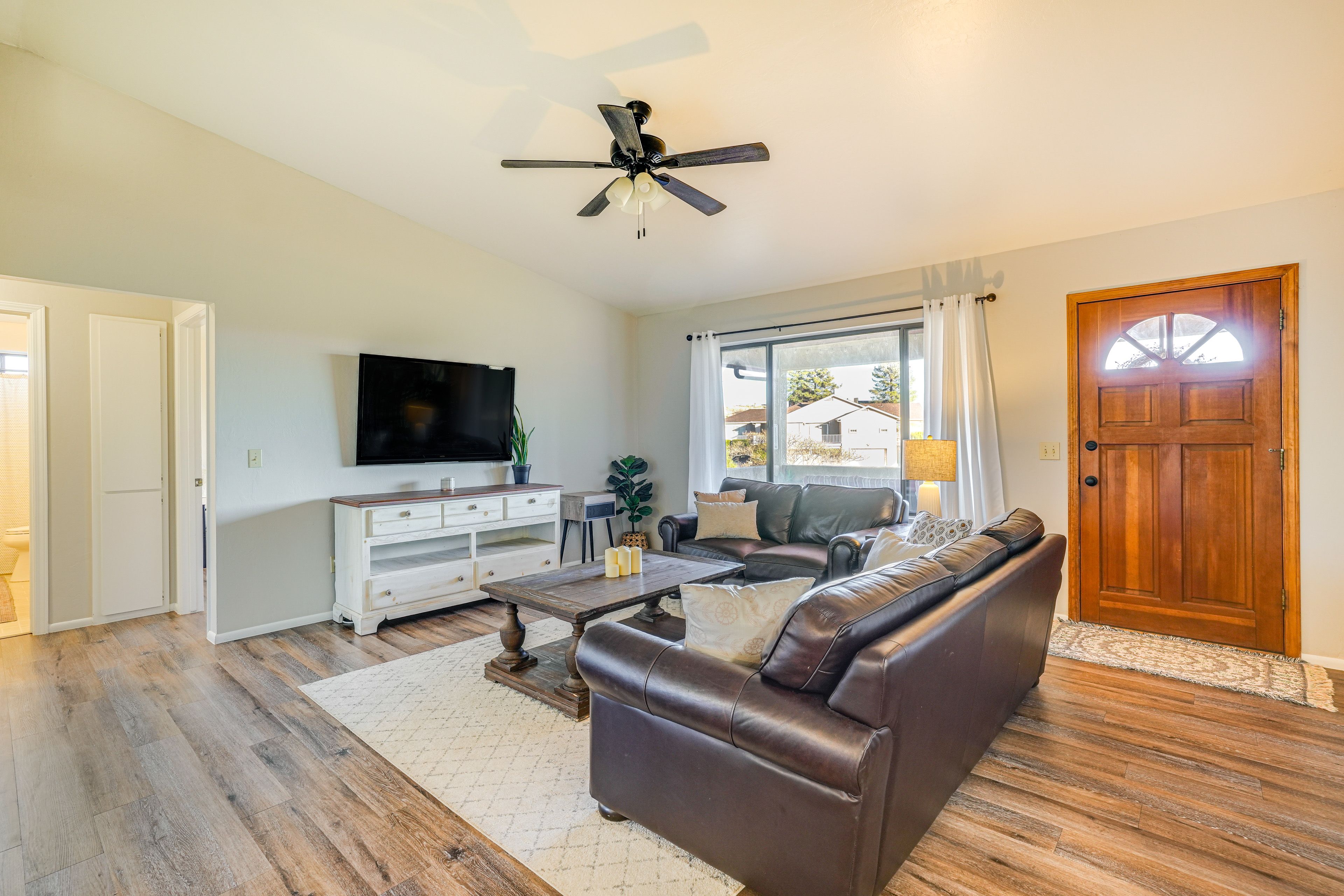 Living Room | Smart TV