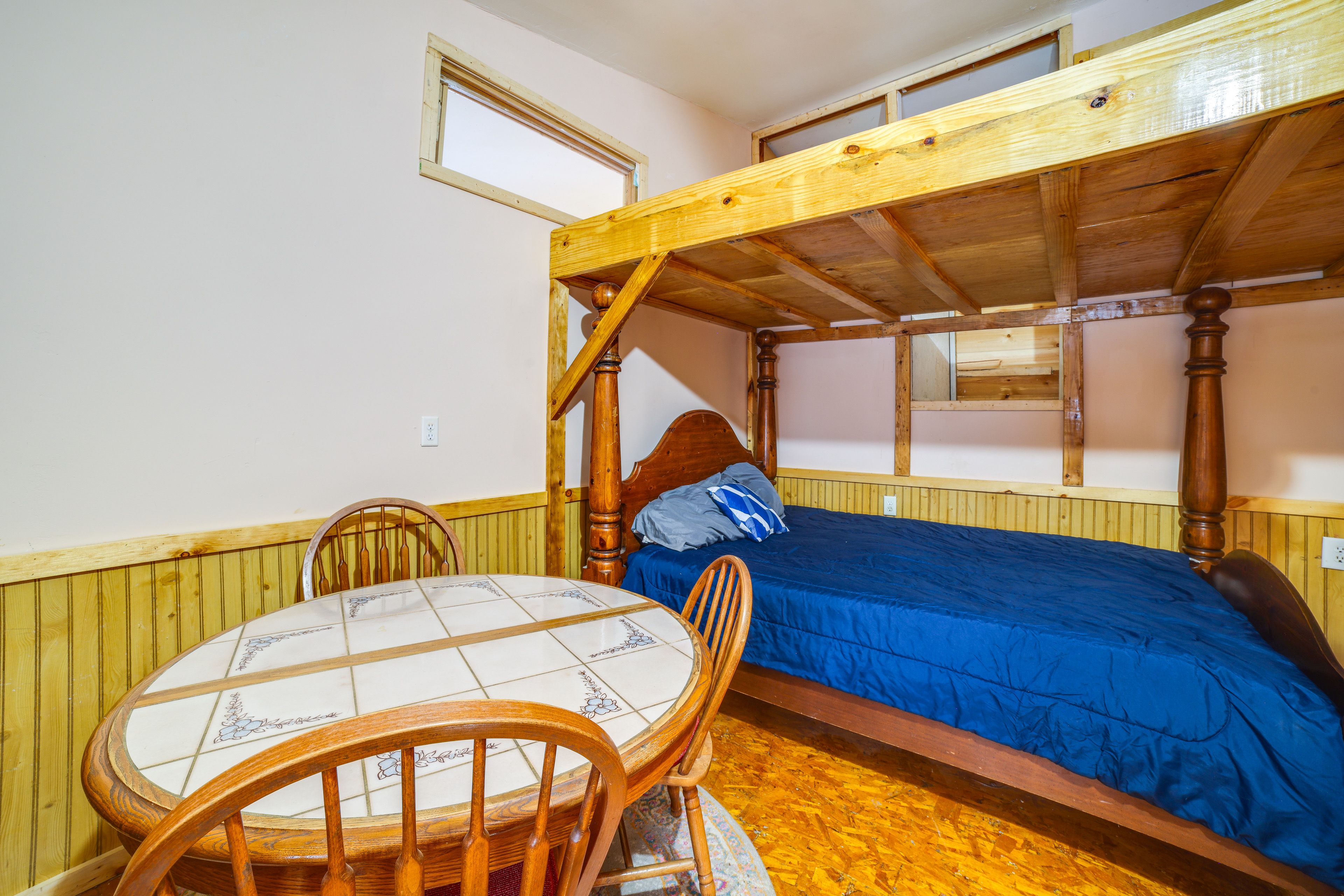 Dining Area | Dishware & Flatware | Central A/C & Heat