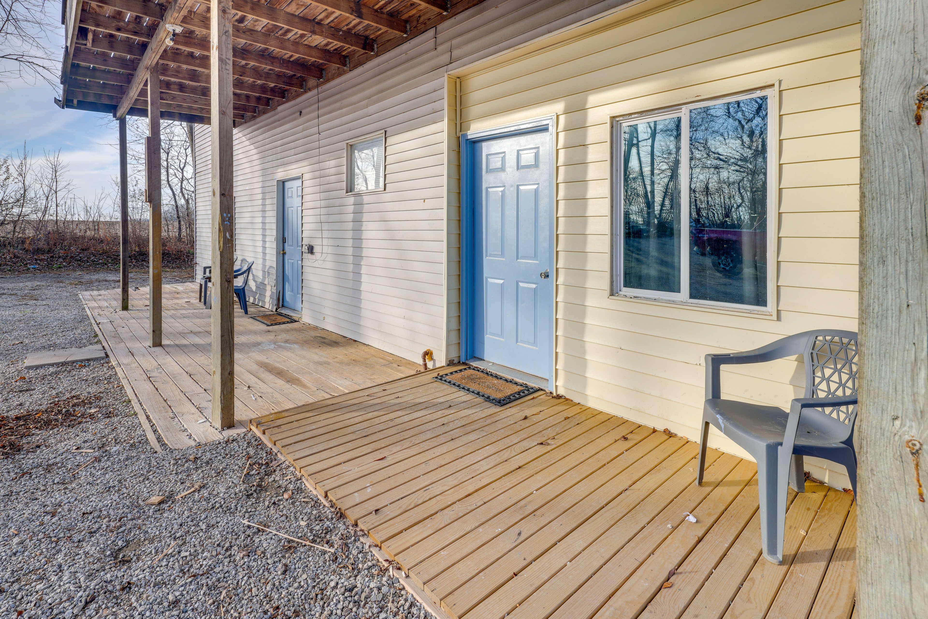 Elkhart Vacation Rental | Studio | 1BA | 222 Sq Ft | Stairs Required