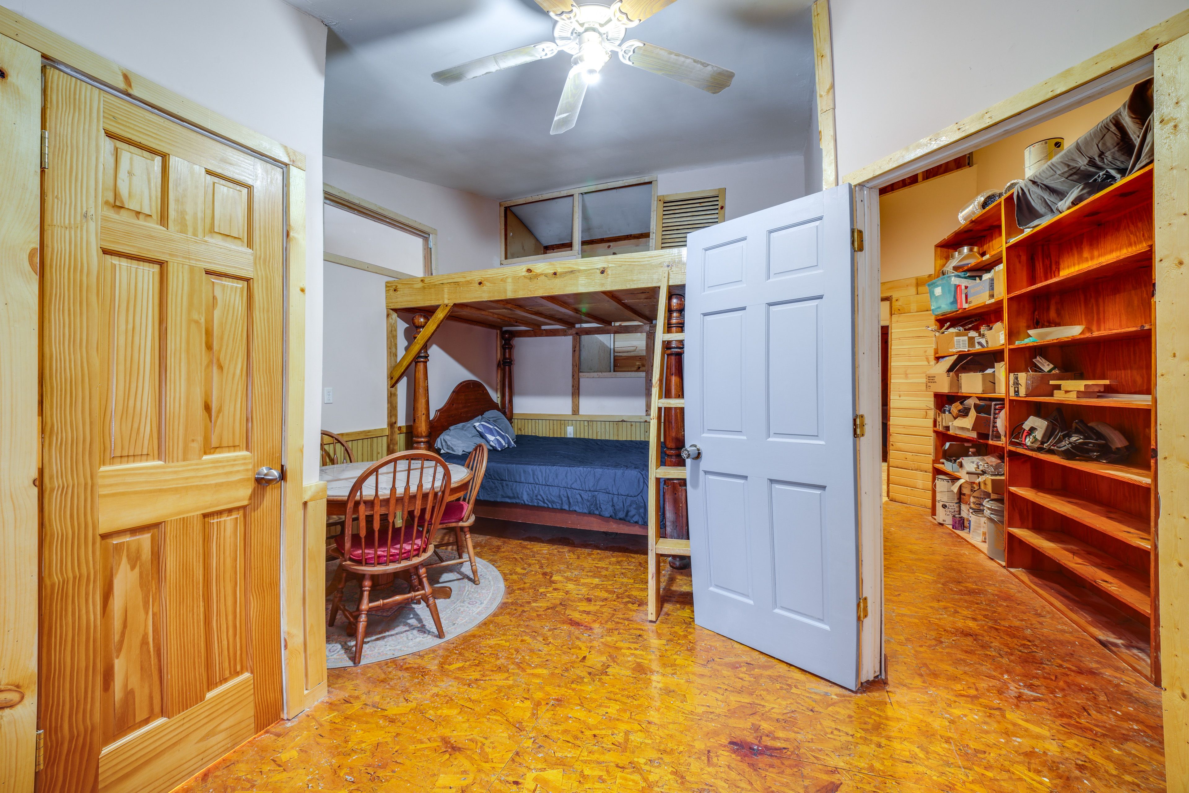 Studio | Free WiFi | Queen Bed | Linens Provided