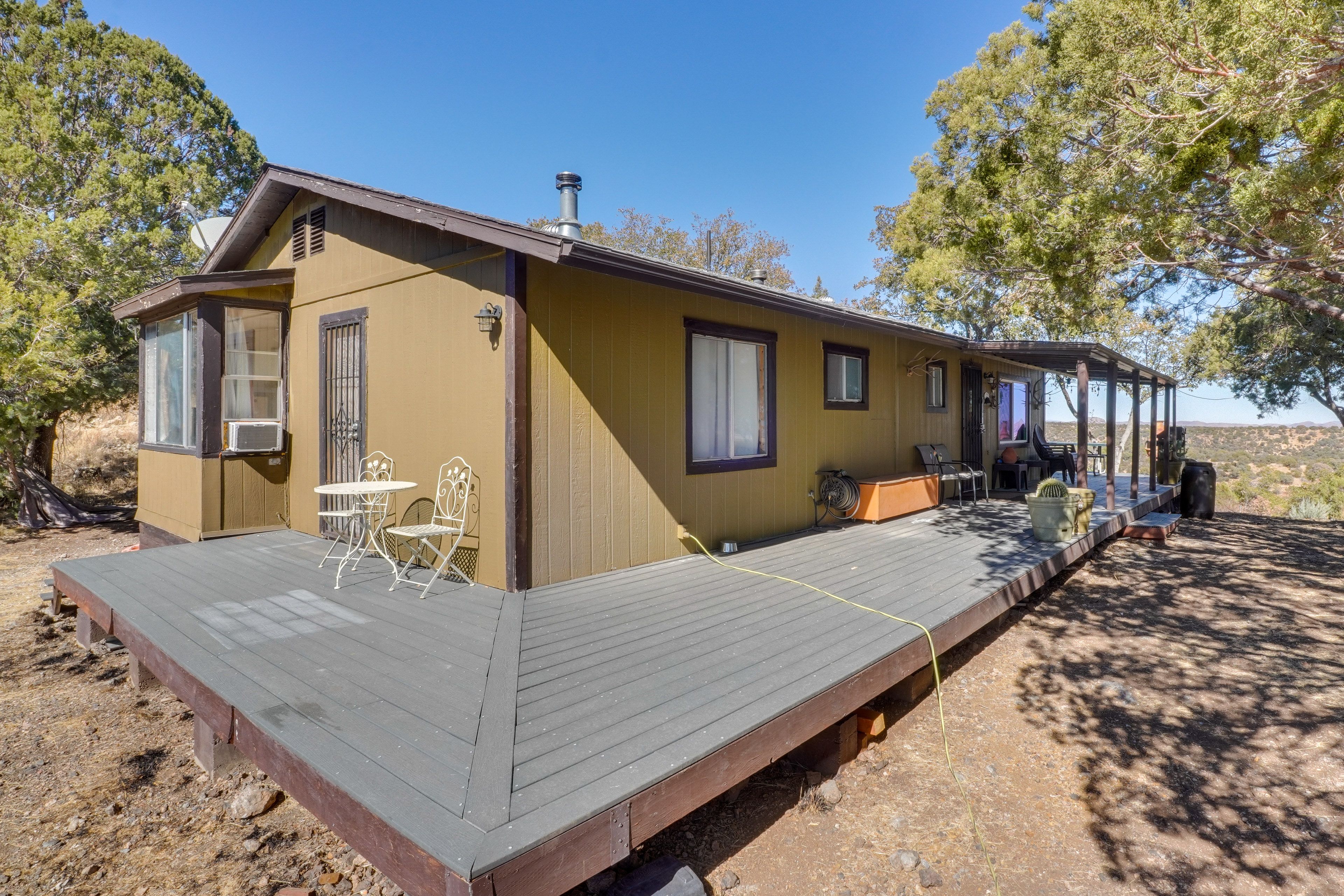 Cabin Exterior | Parking | Driveway (4 Vehicles)