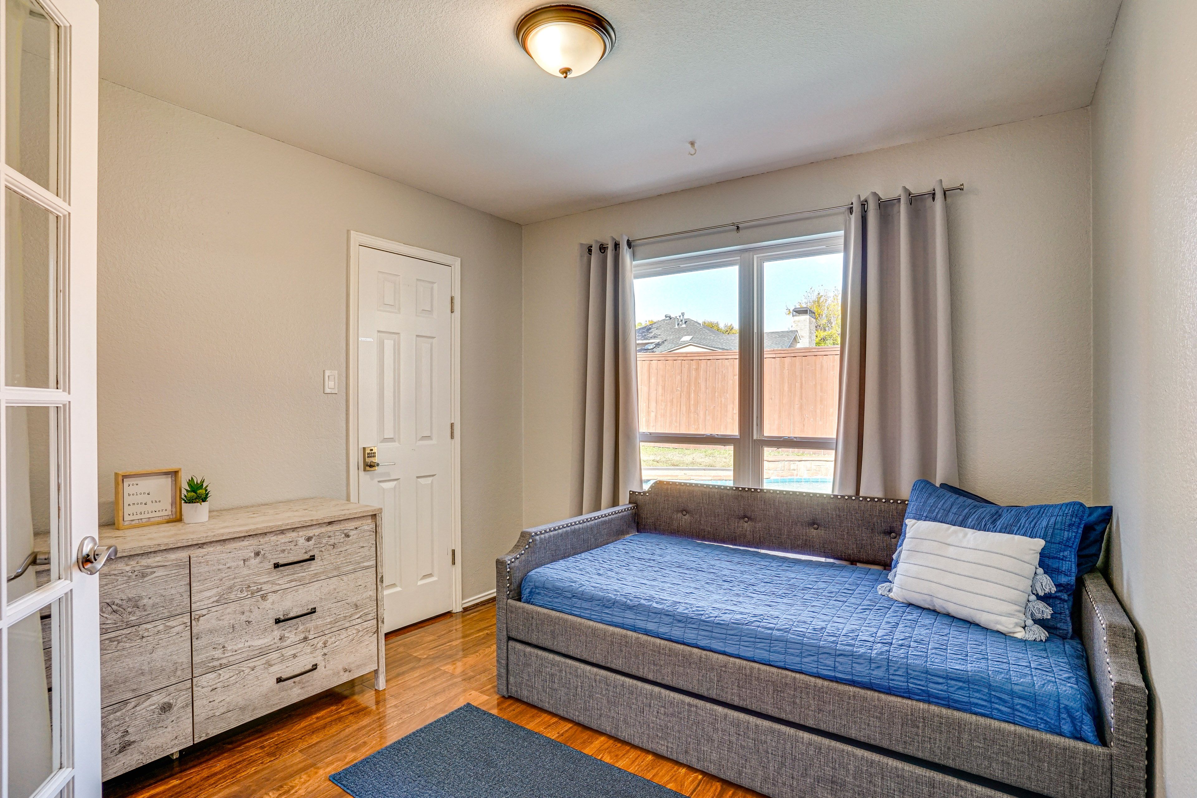 Bedroom 4 | Twin Daybed w/ Twin Trundle