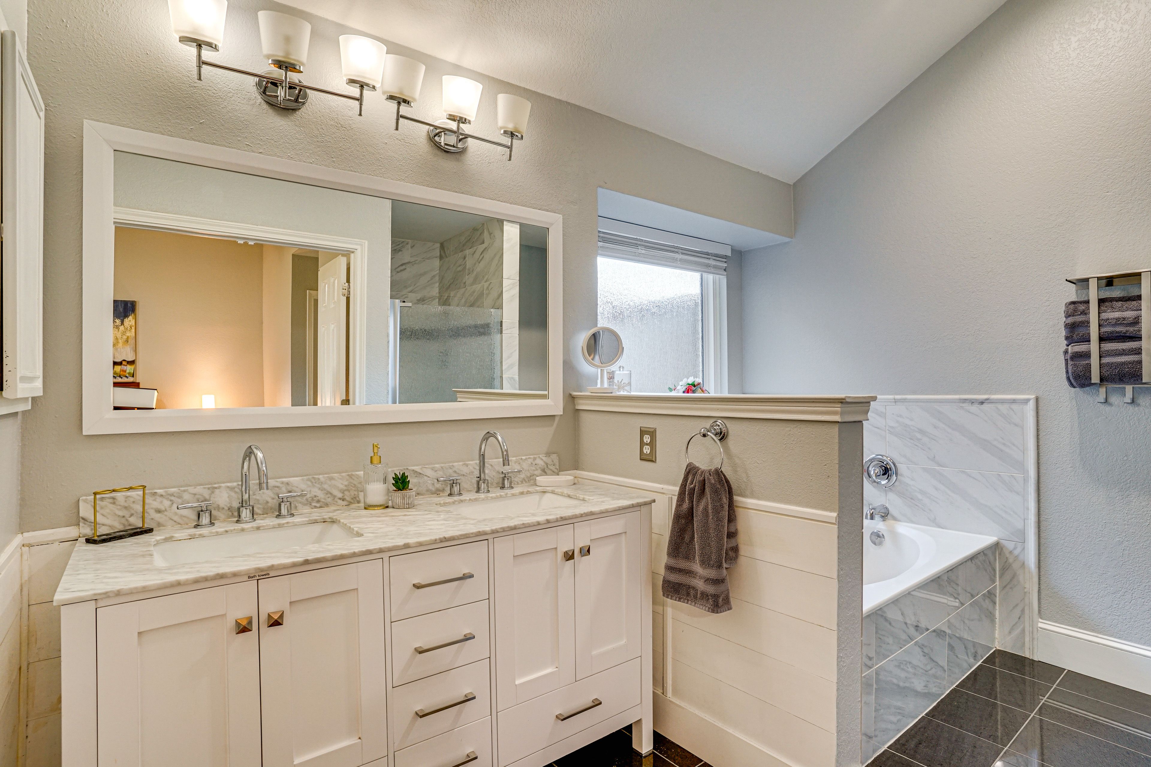 En-Suite Bathroom | Towels Provided