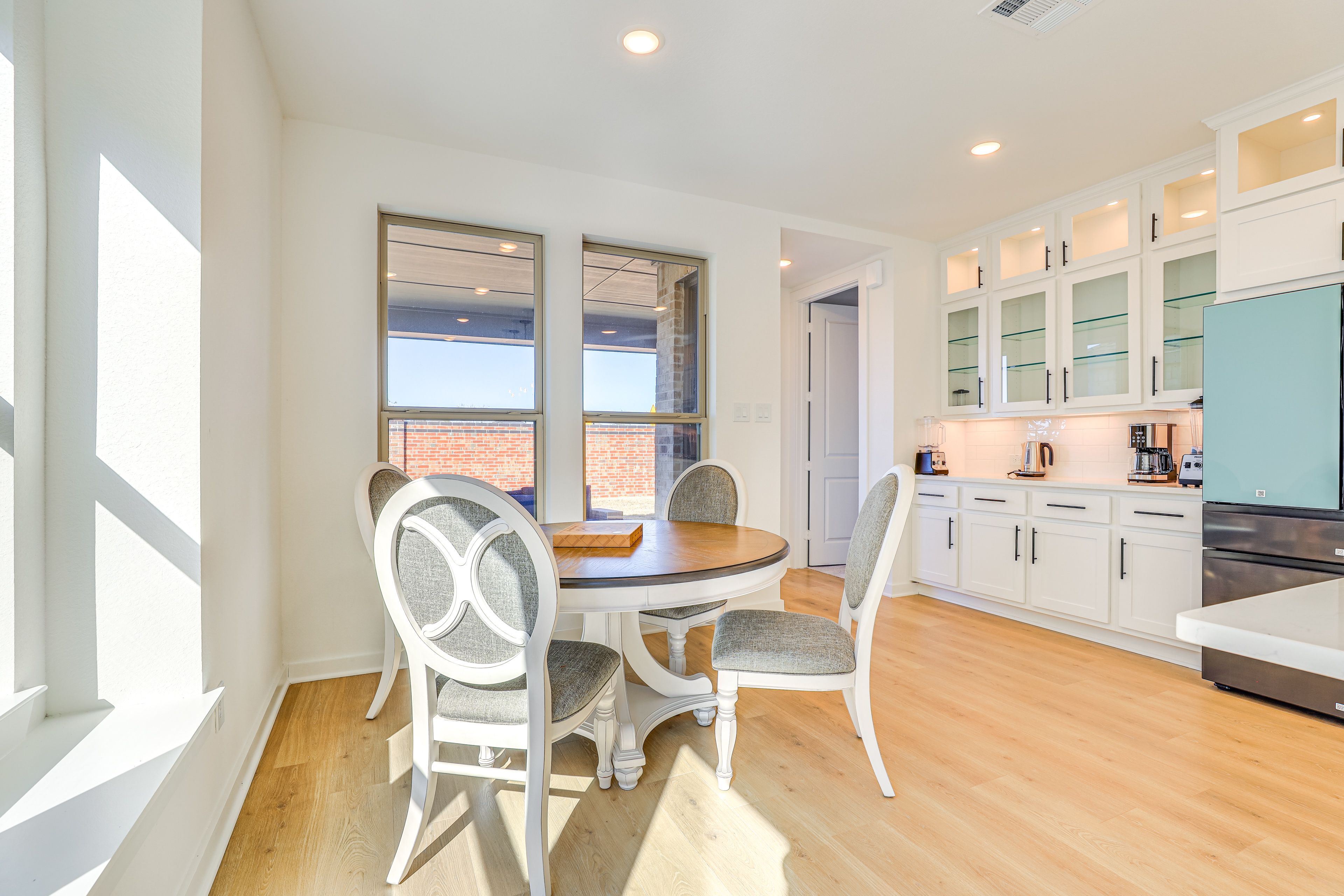 Dining Area | Dishware/Flatware | 1st Floor