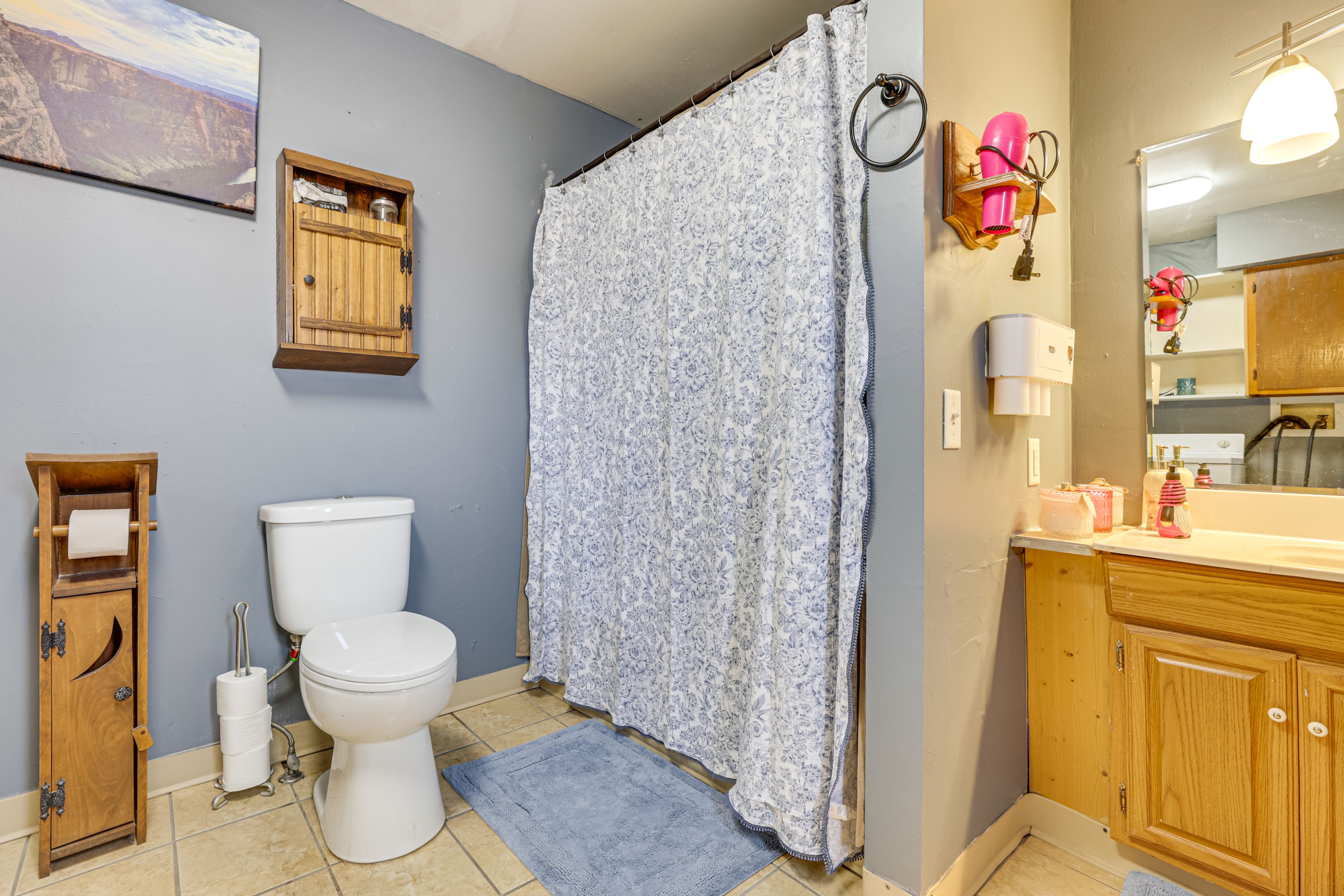 Full Bathroom | Towels Provided