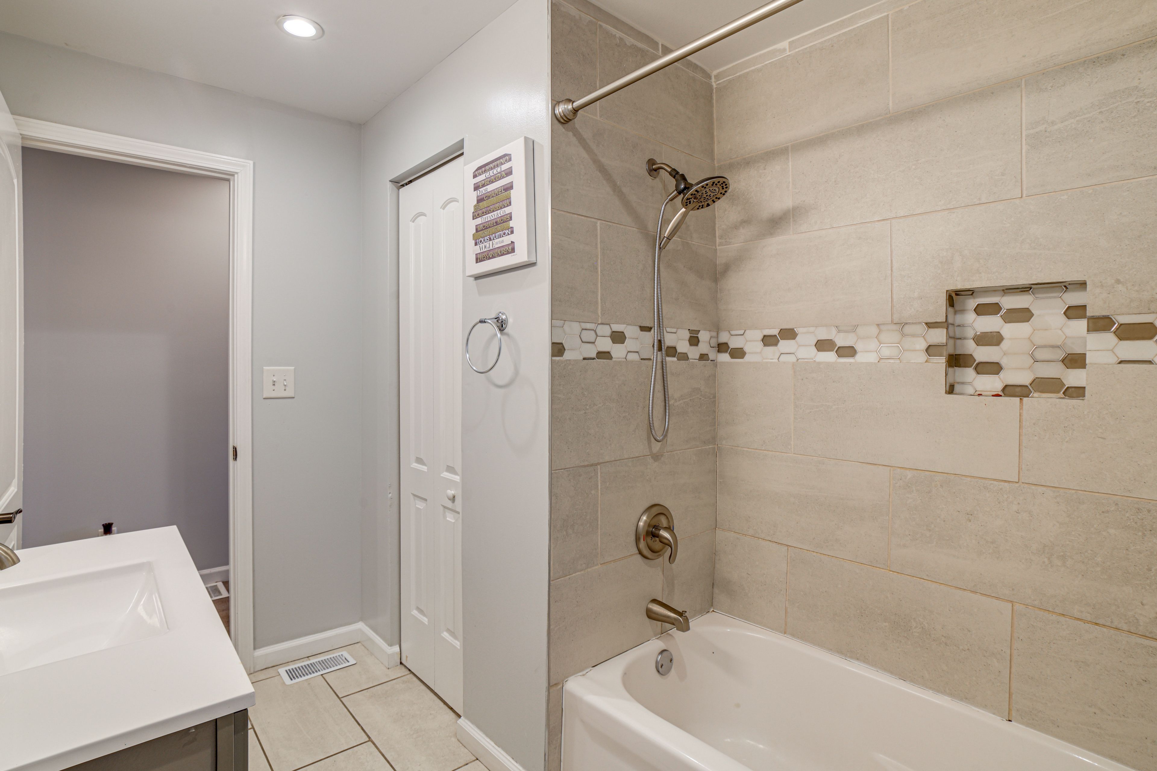 Full Bathroom | Main Floor