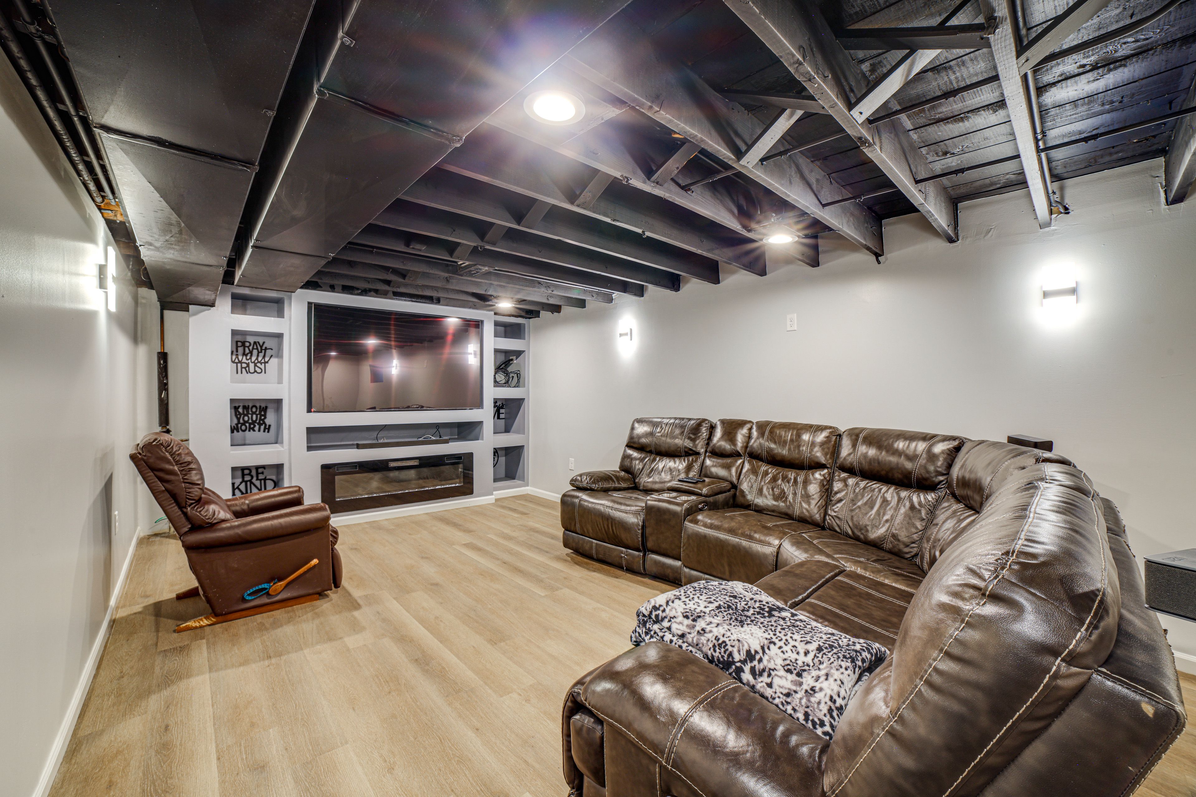Basement | Smart TV | Electric Fireplace