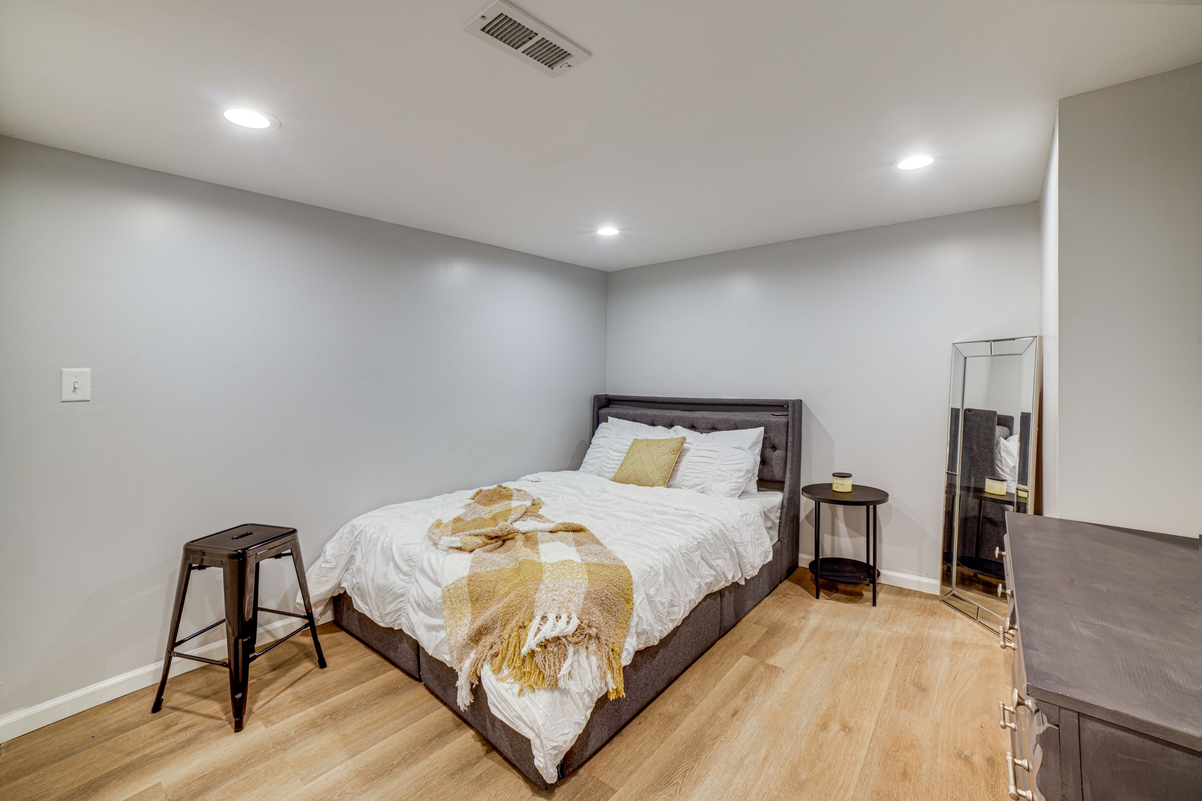 Bonus Room | Full Bed | Basement
