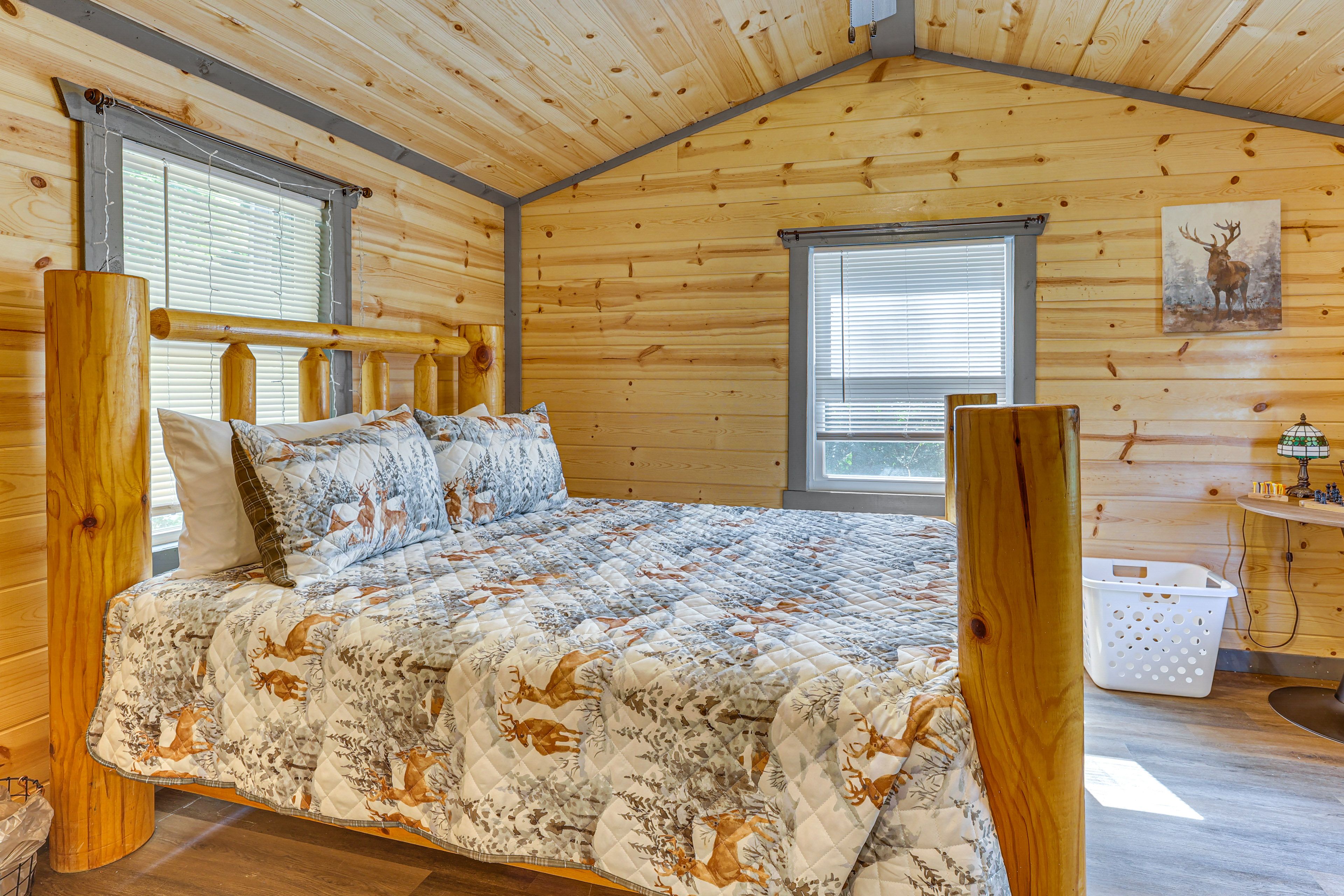 Bedroom | Queen Bed