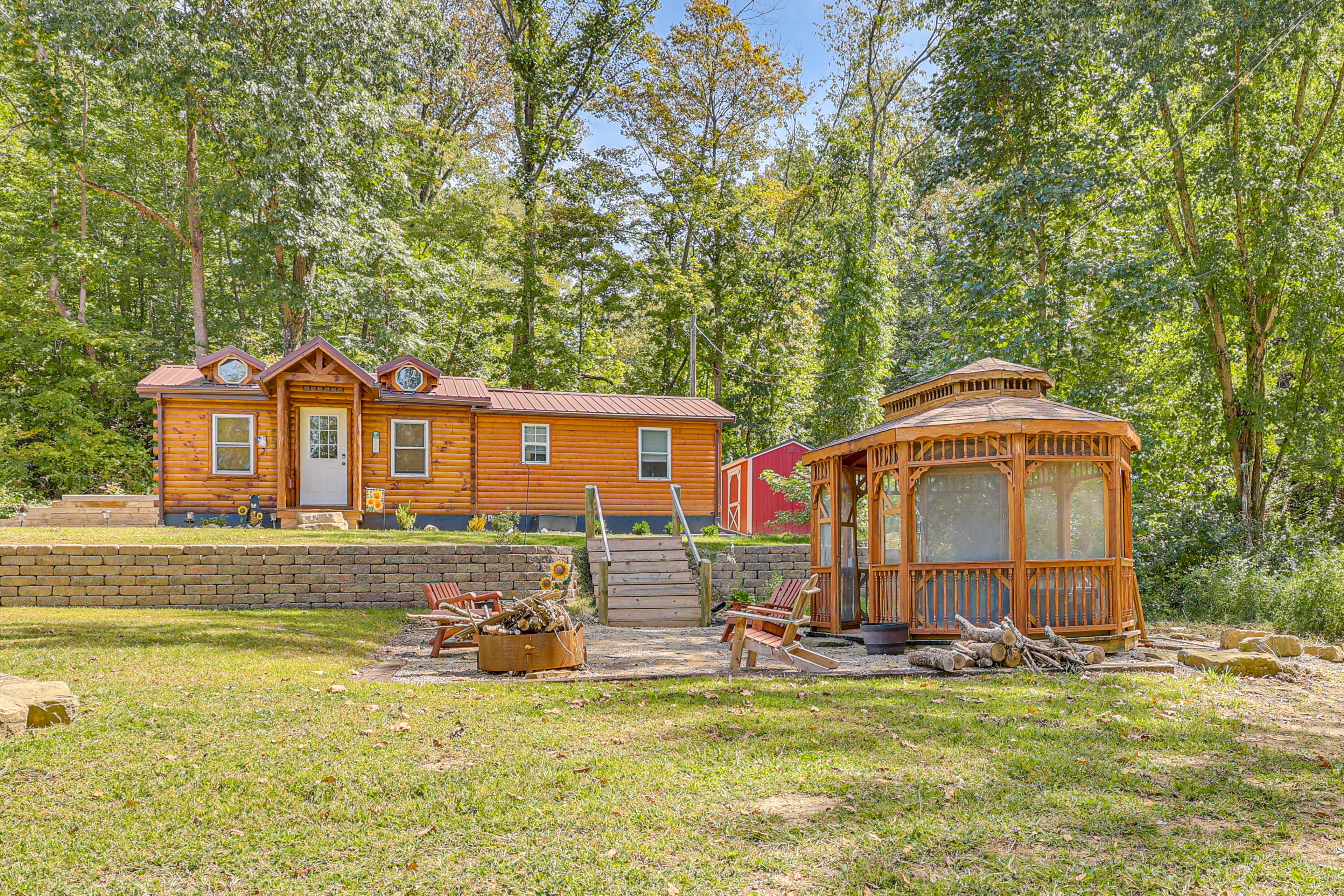 Zanesville Vacation Rental | 1BR | 1BA | 650 Sq Ft | 3 Steps Required