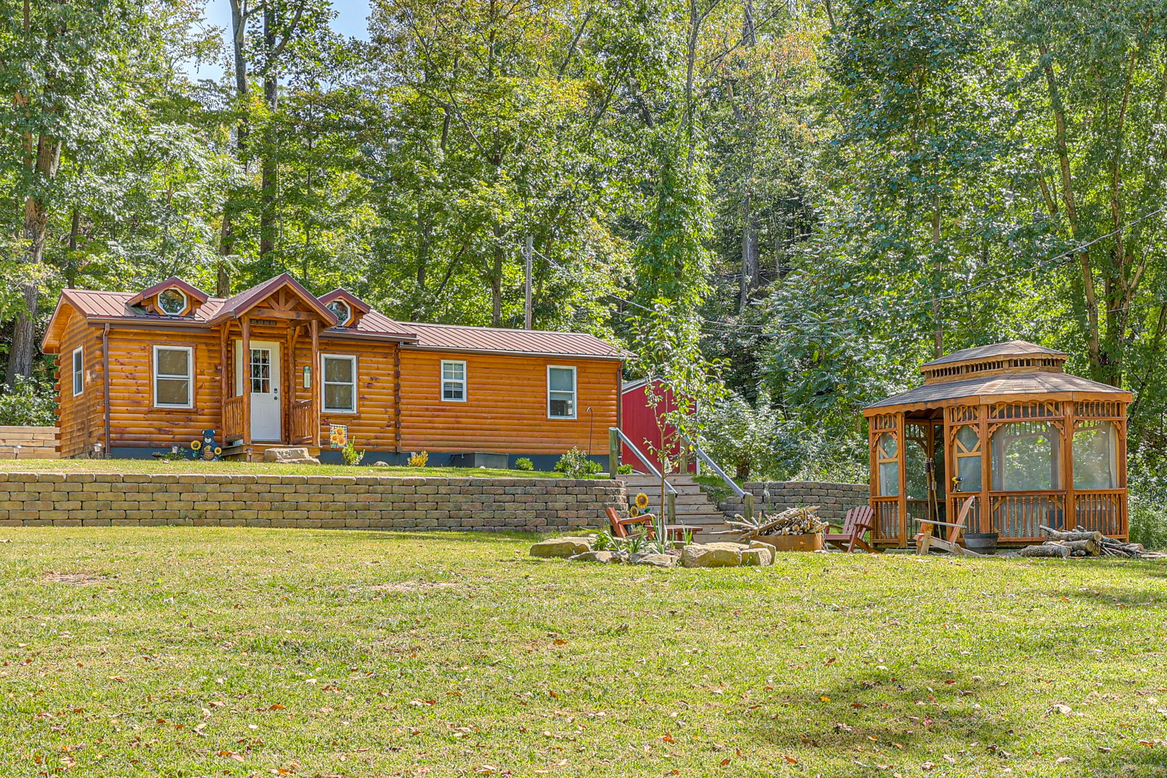 Spacious Yard | Wood-Burning Fire Pit | Gazebo