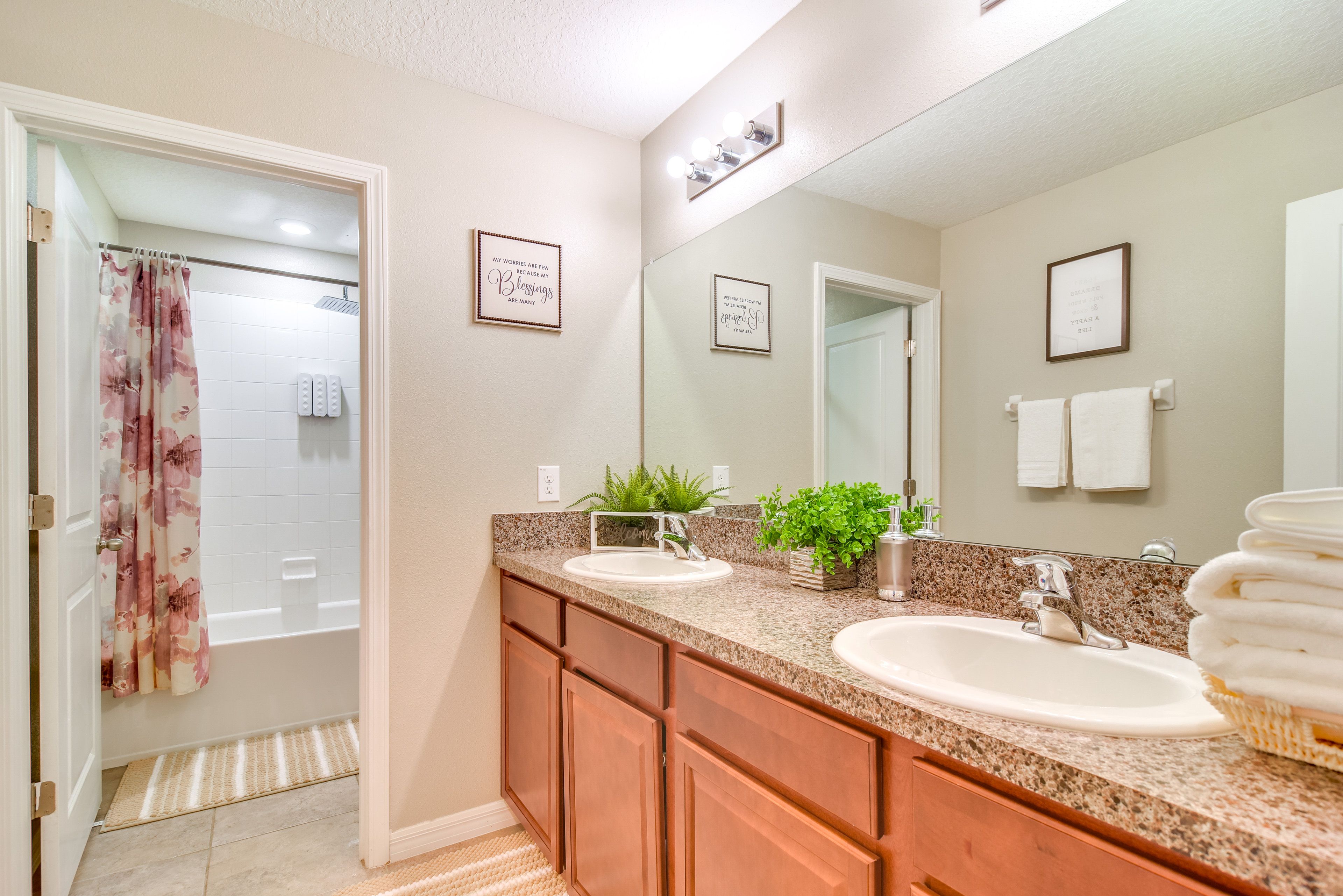 Full Bathroom | 2nd Floor