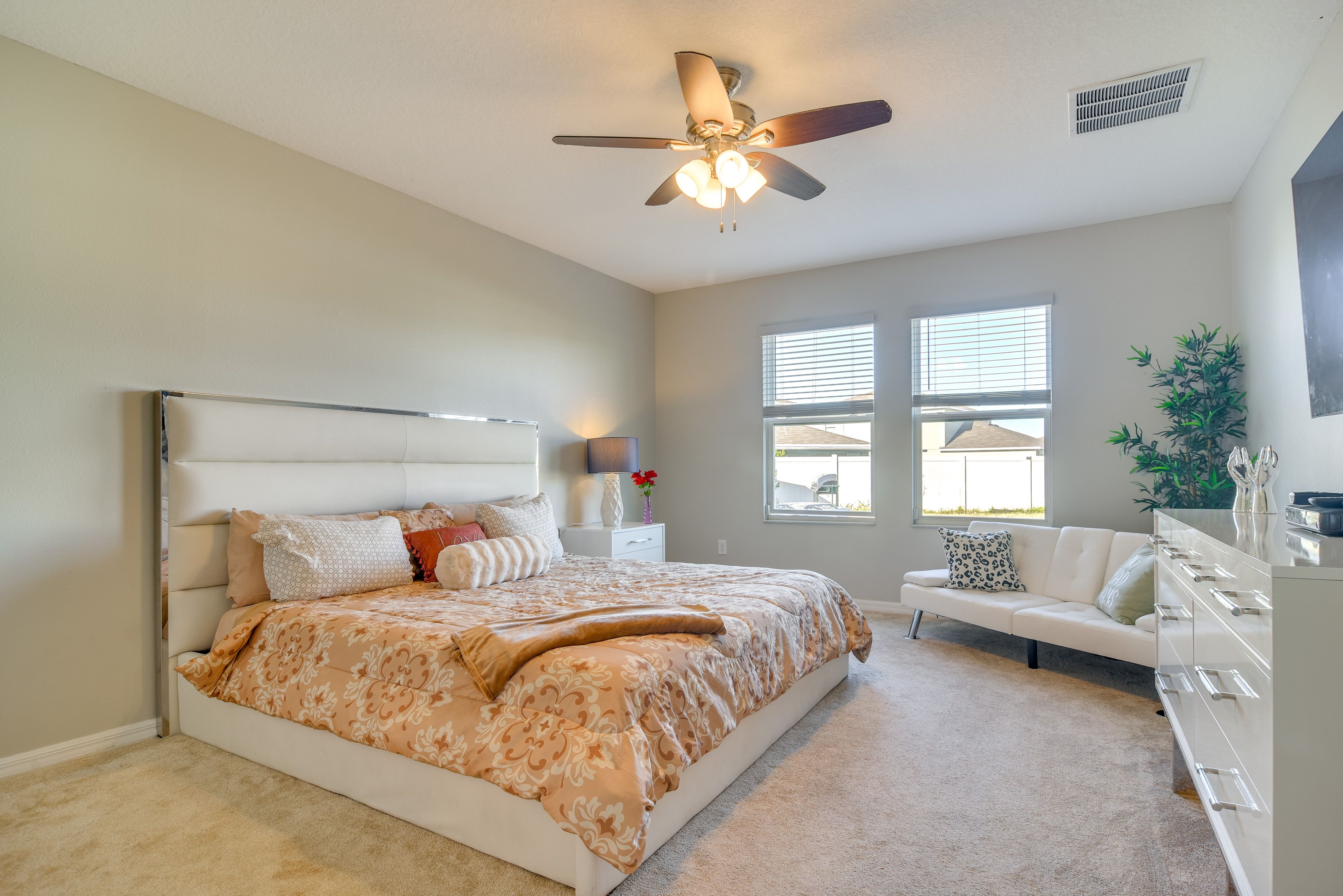 Bedroom 1 | King Bed | Twin Futon | 1st Floor | Smart TV