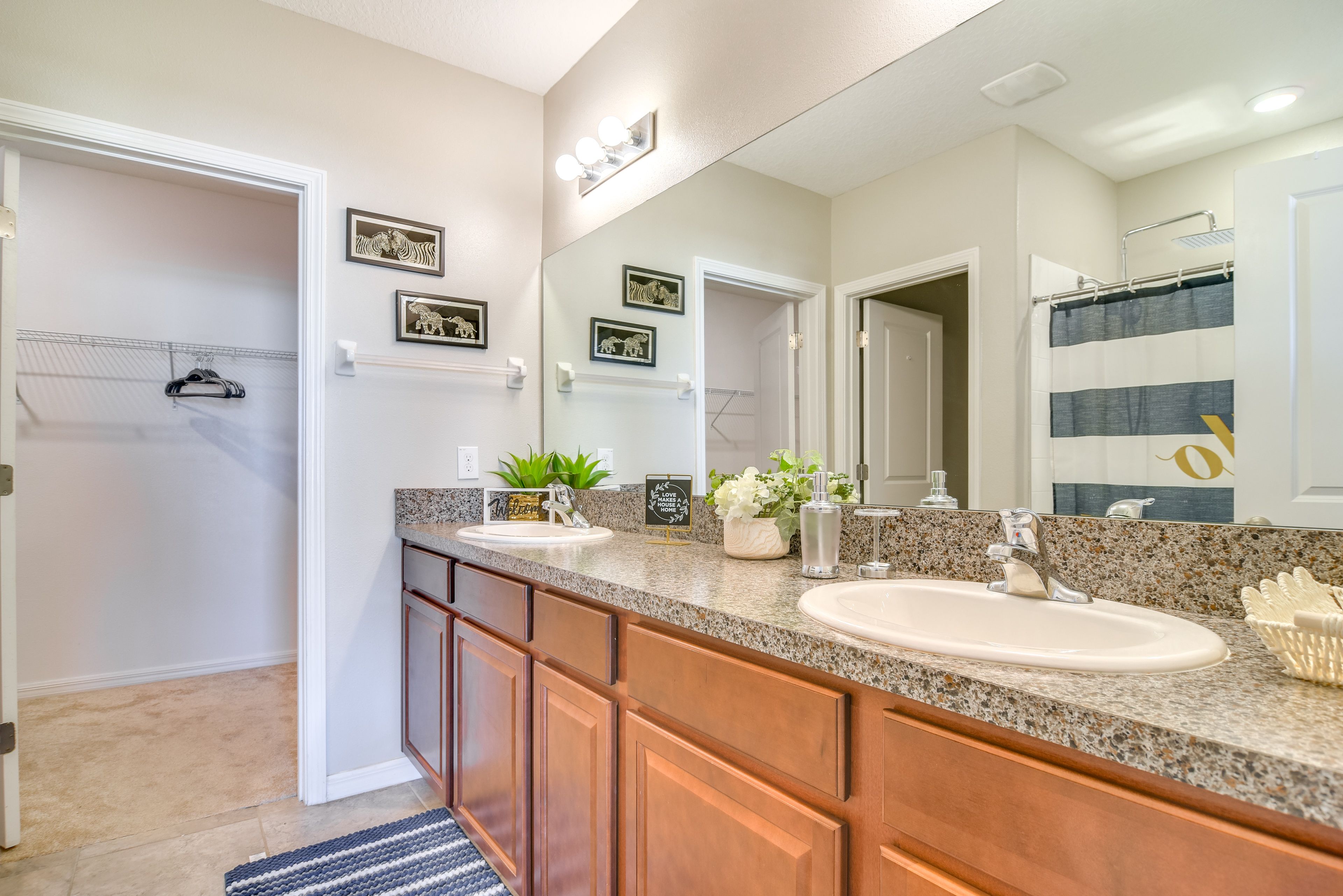 En-Suite Bathroom | 1st Floor | Walk-In Closet