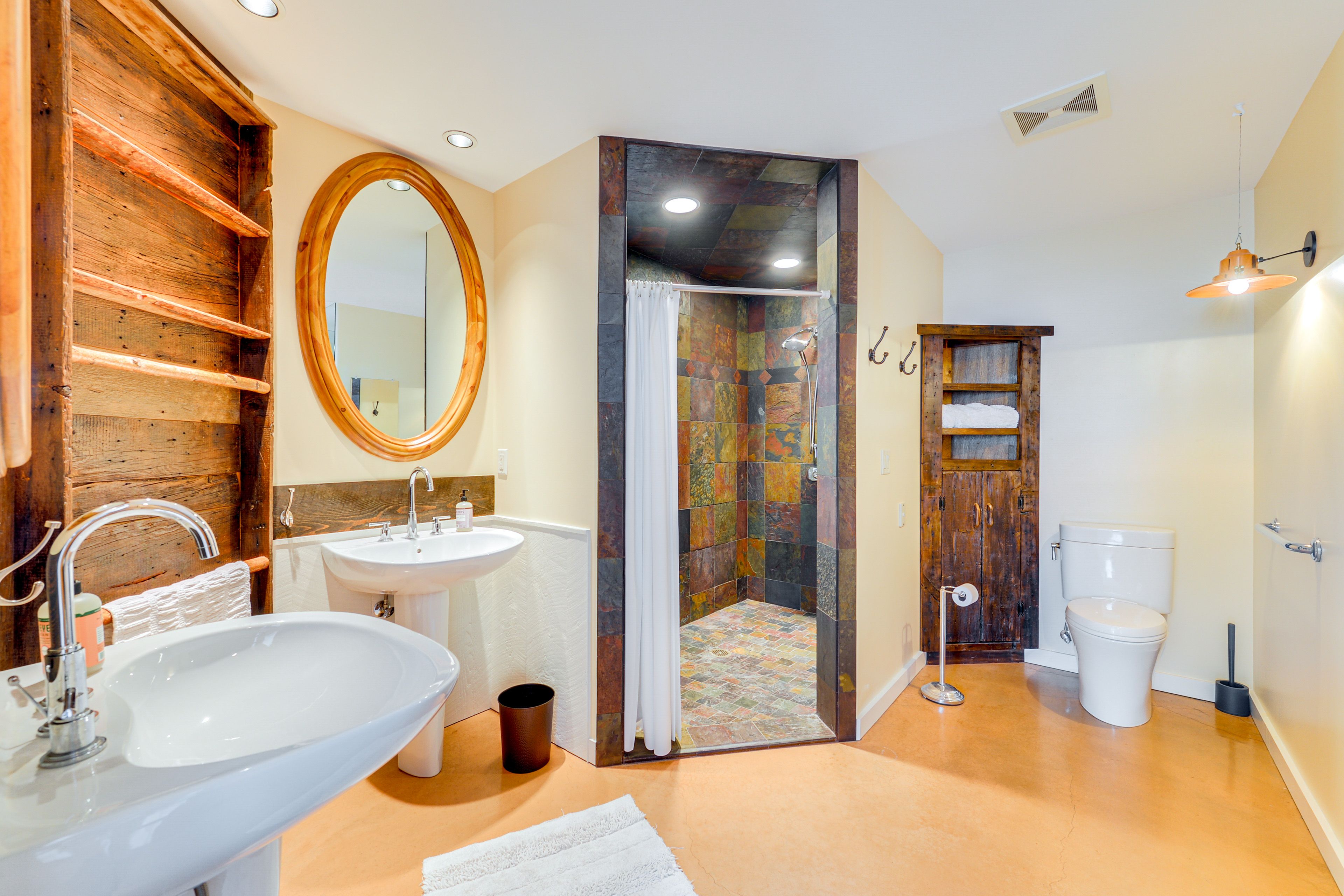 En-Suite Bathroom | 1st Floor | Jetted Tub