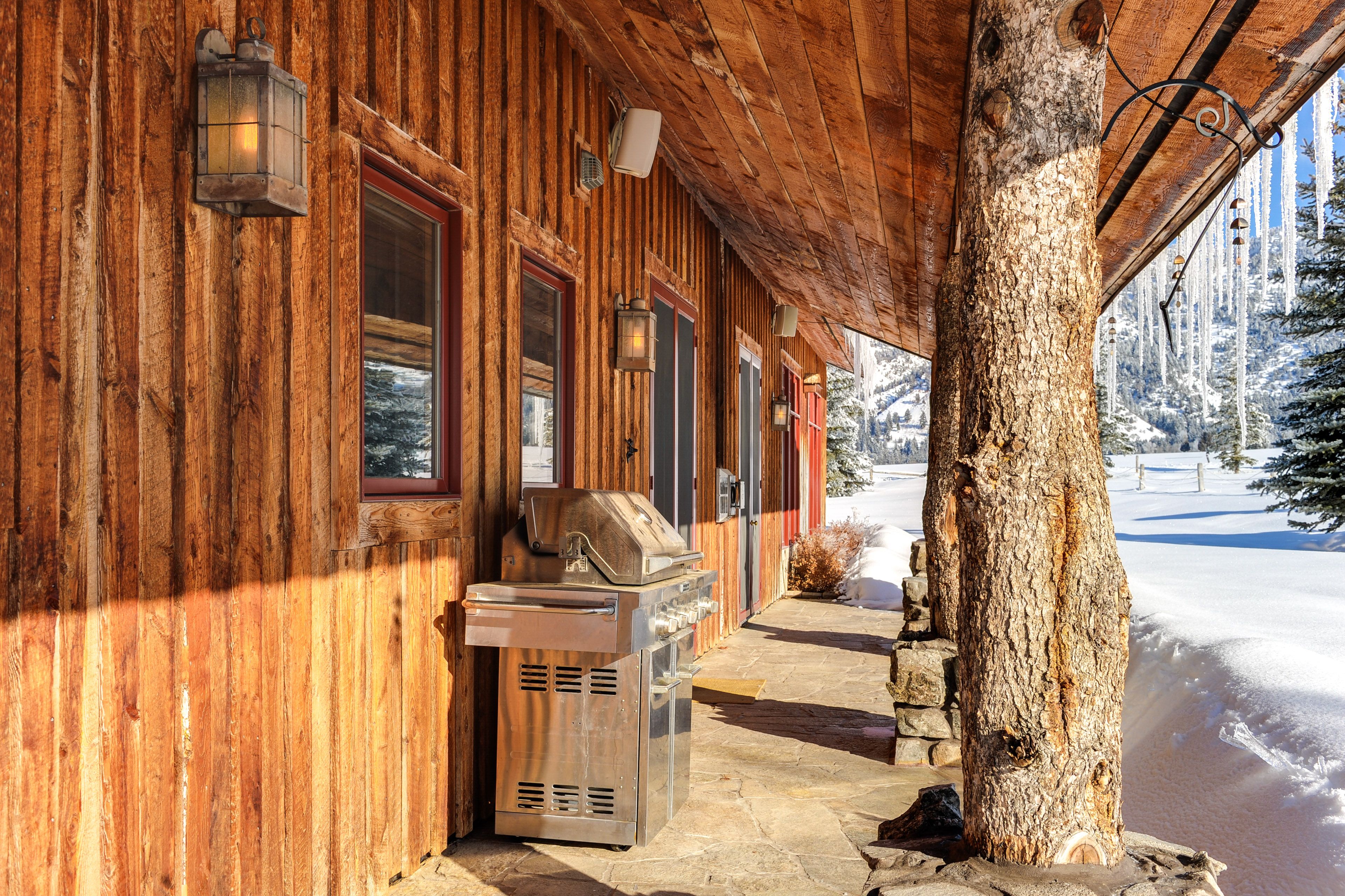 Covered Patio | Gas Grill