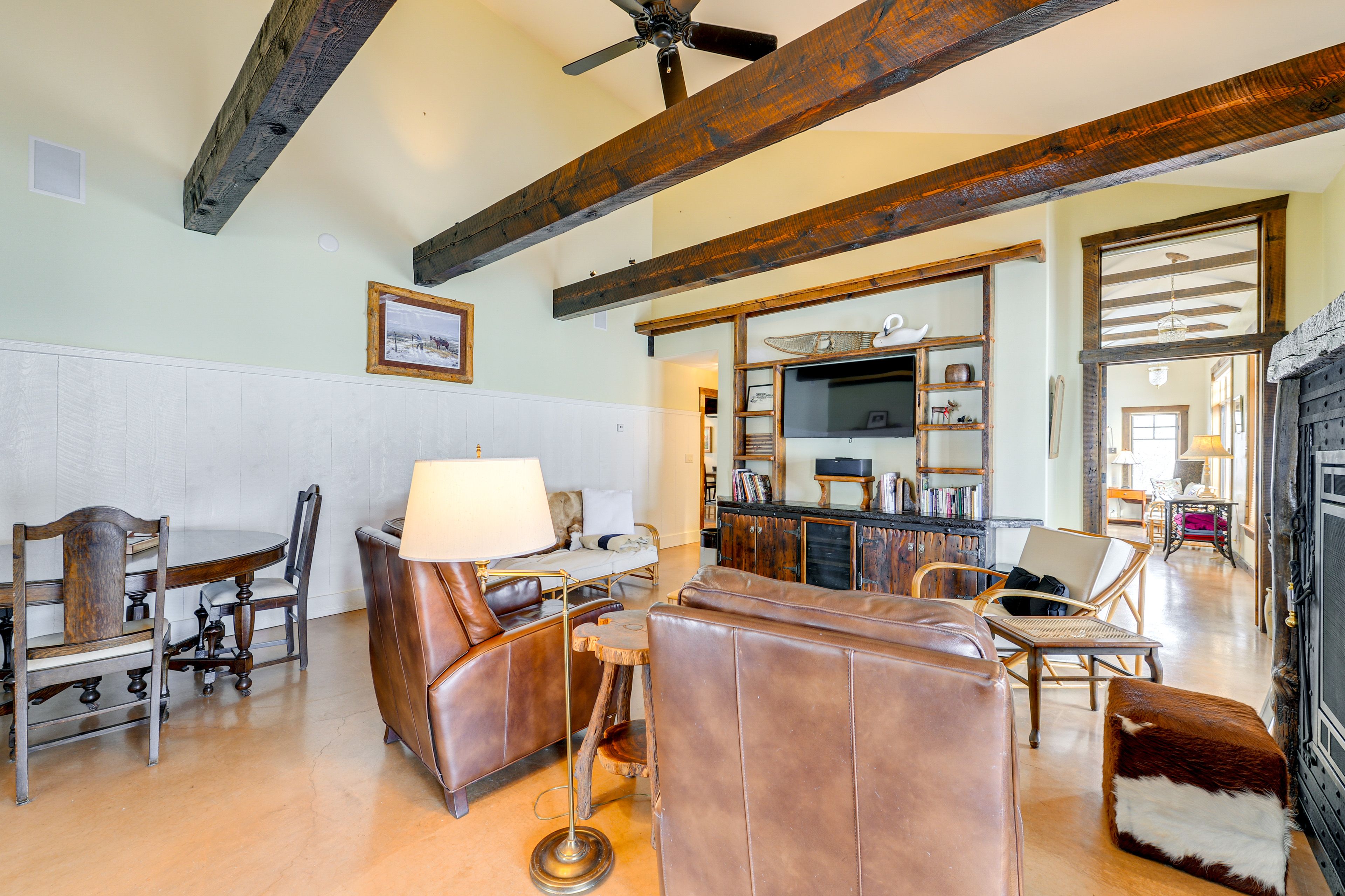 Living Room | 1st Floor | Smart TV