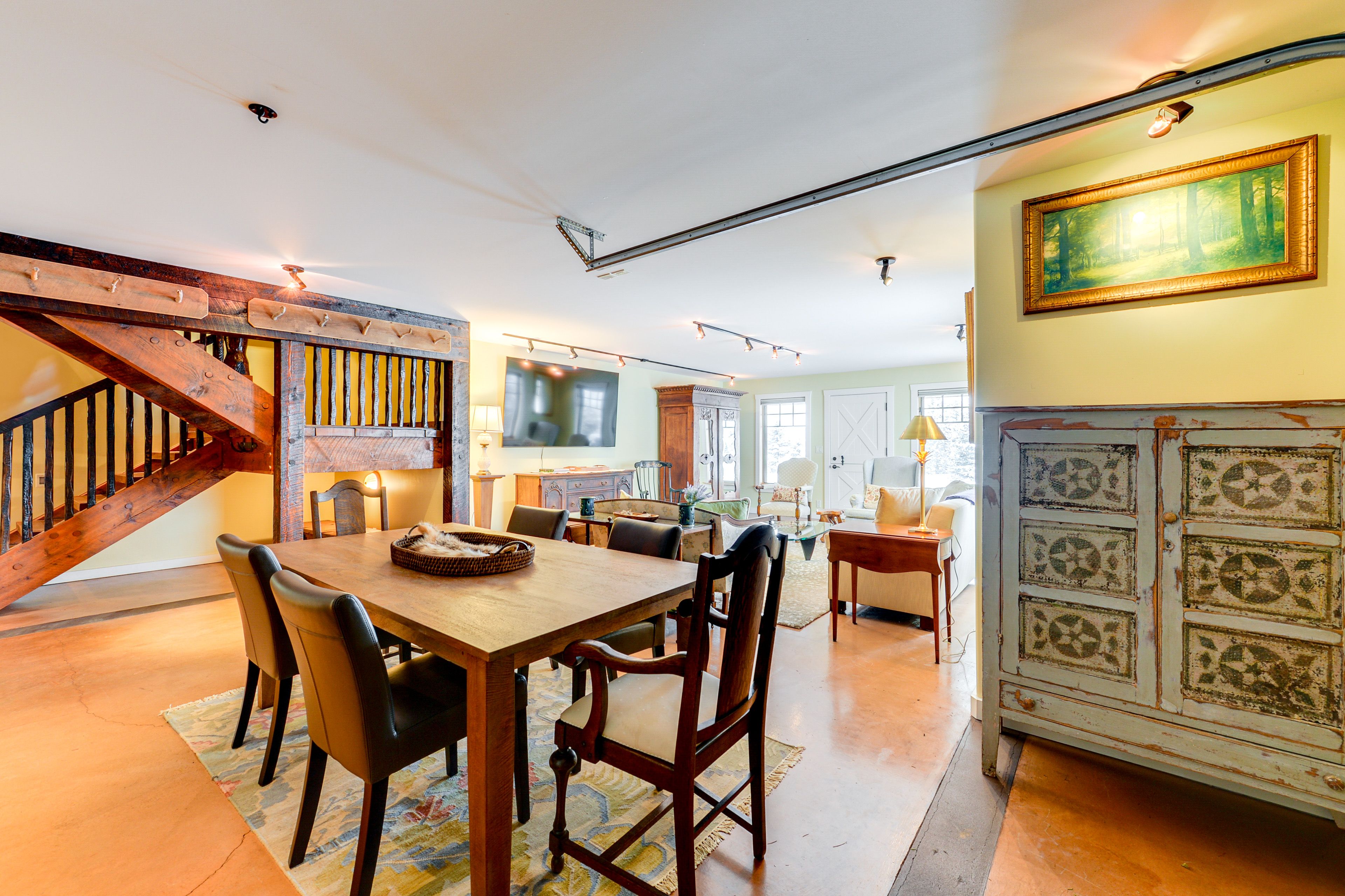 Dining Area | 1st Floor