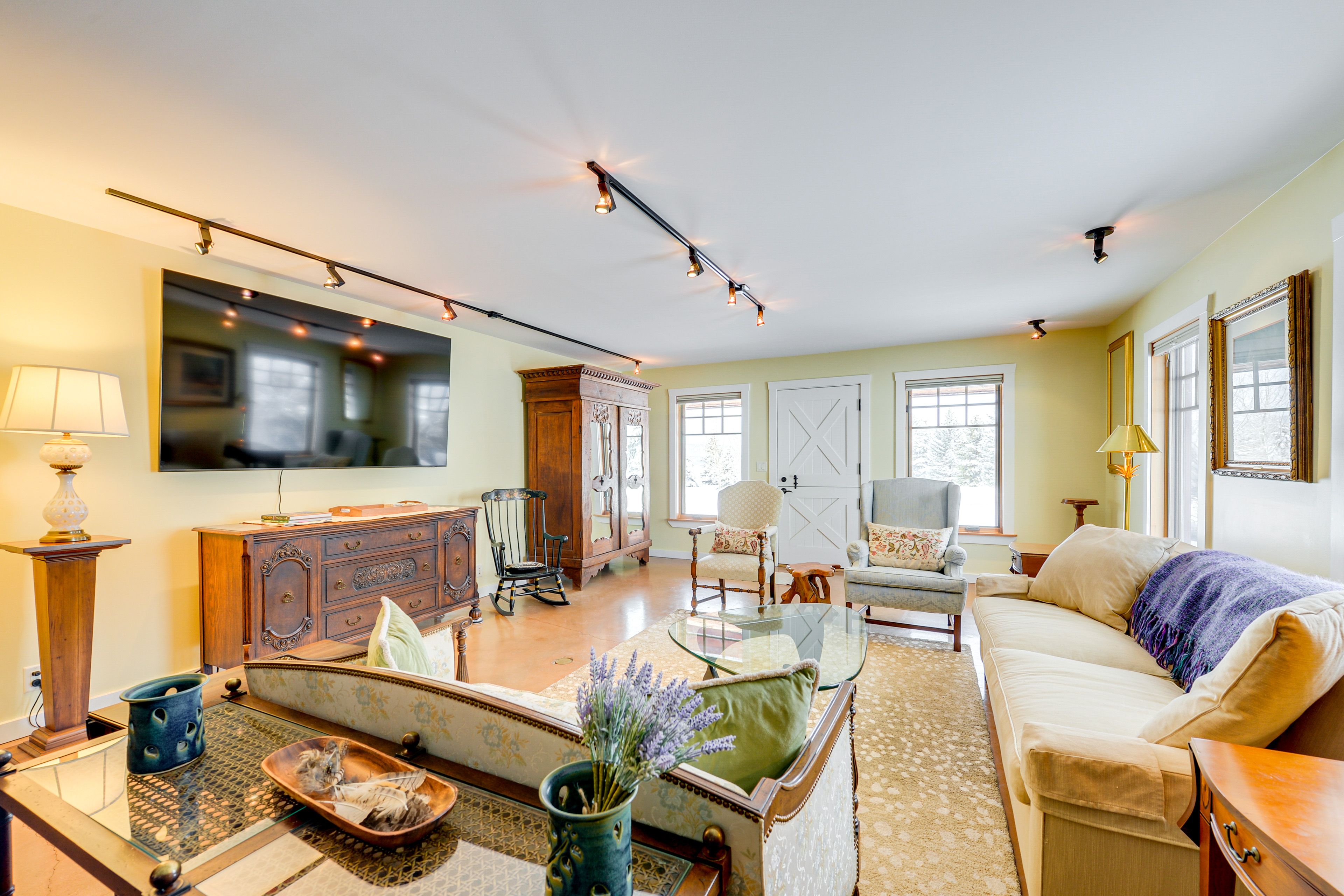 Family Room | Smart TV | 1st Floor