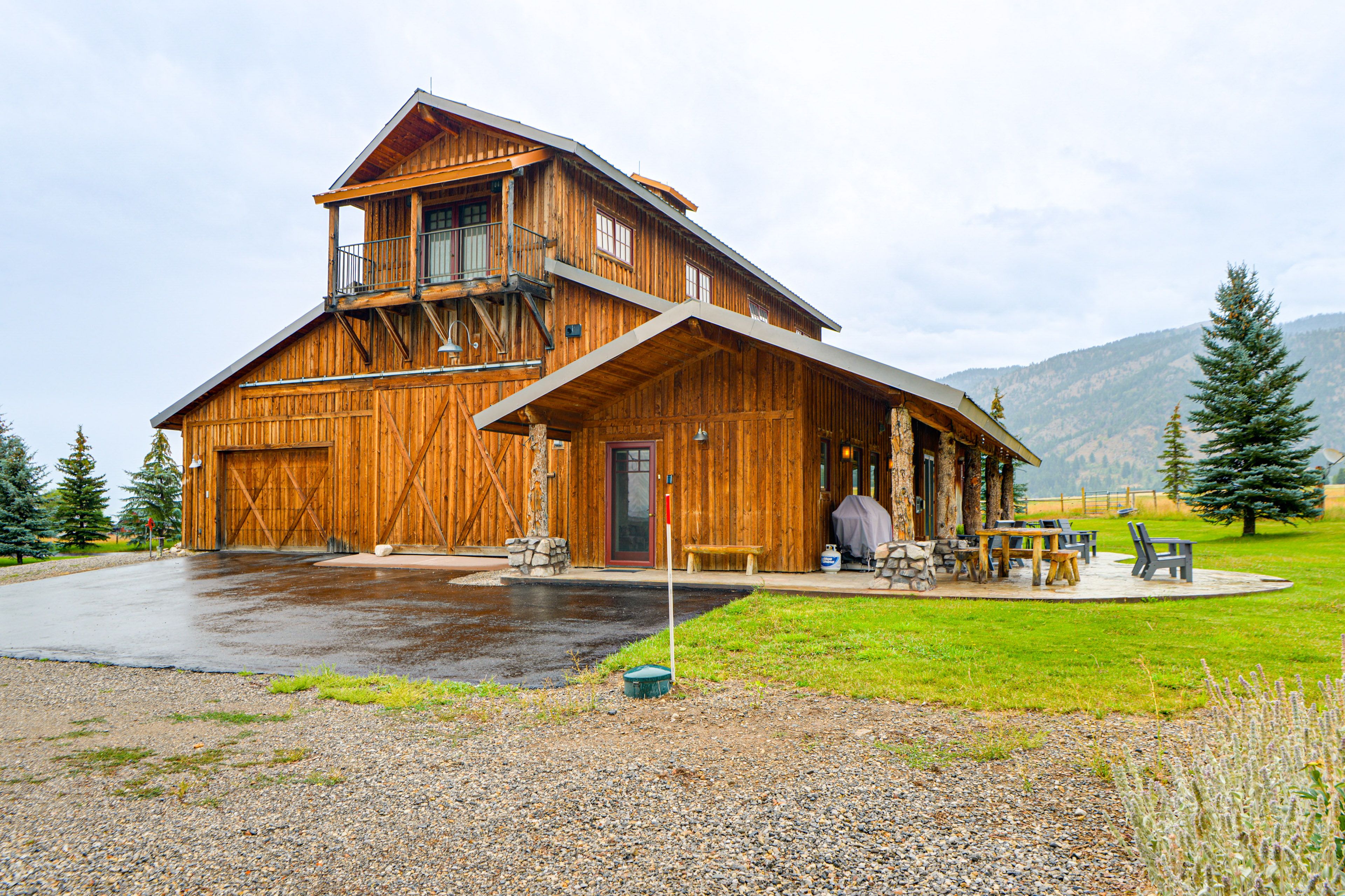 Private Yard | Fire Pit