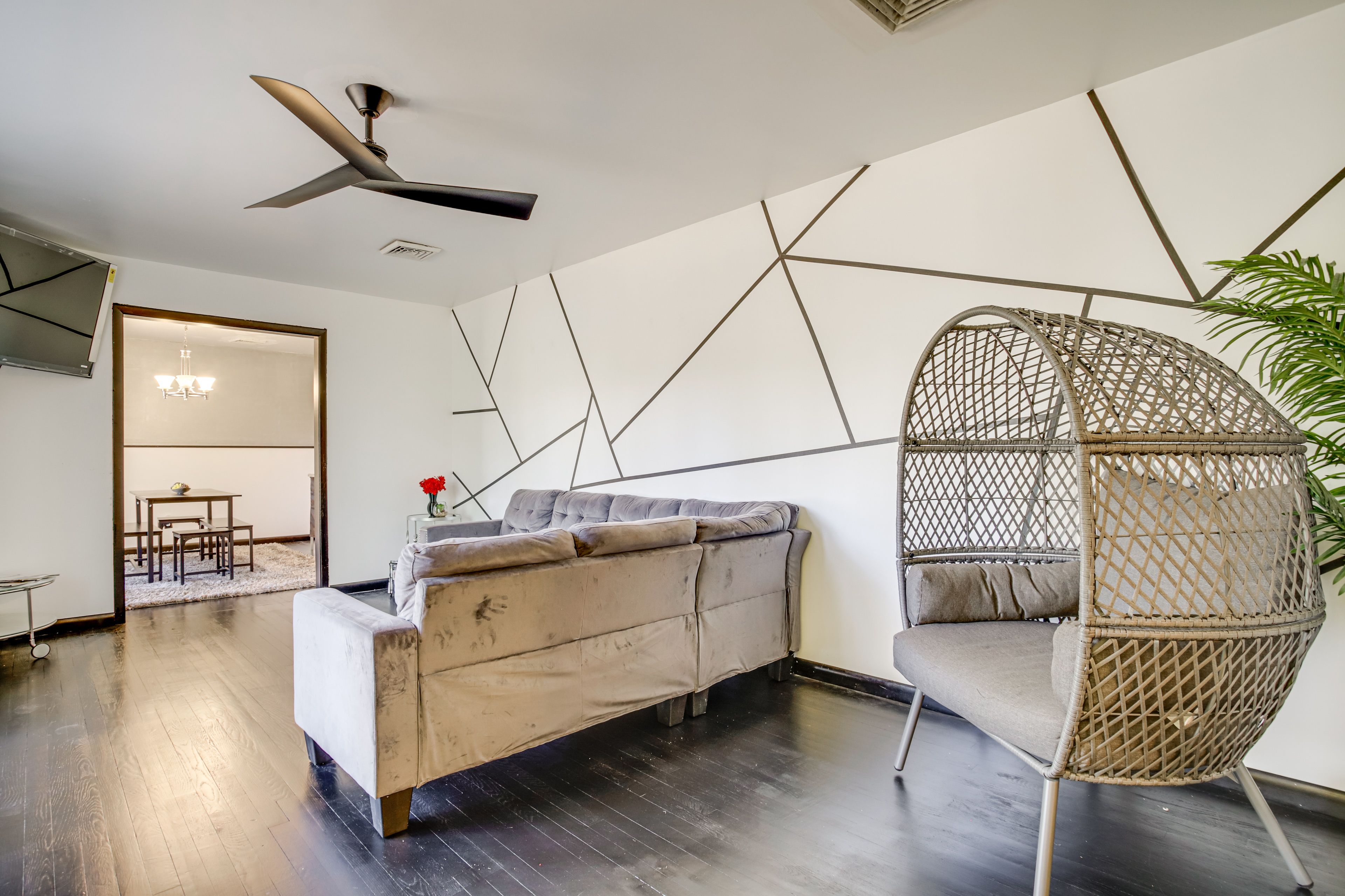 Living Room | Free WiFi | Cable TV | Central A/C & Heat