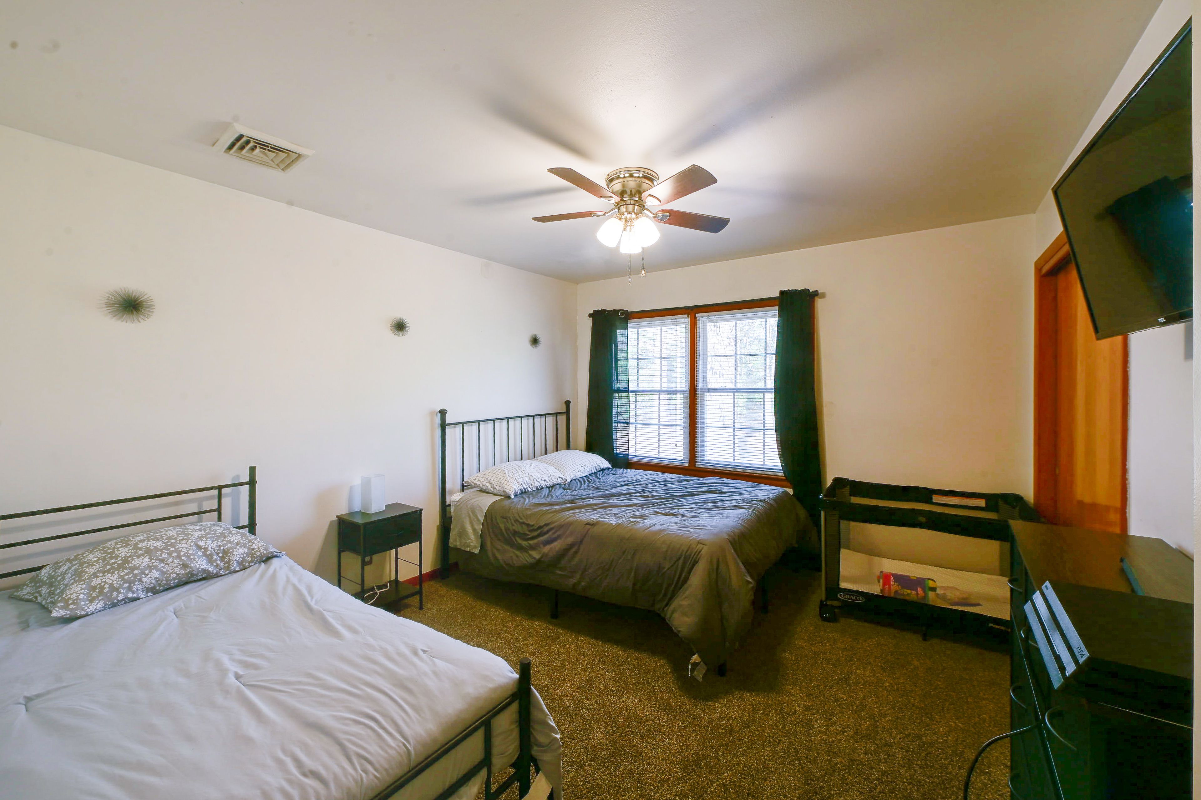 Bedroom 3 | Queen Bed | Twin Bed