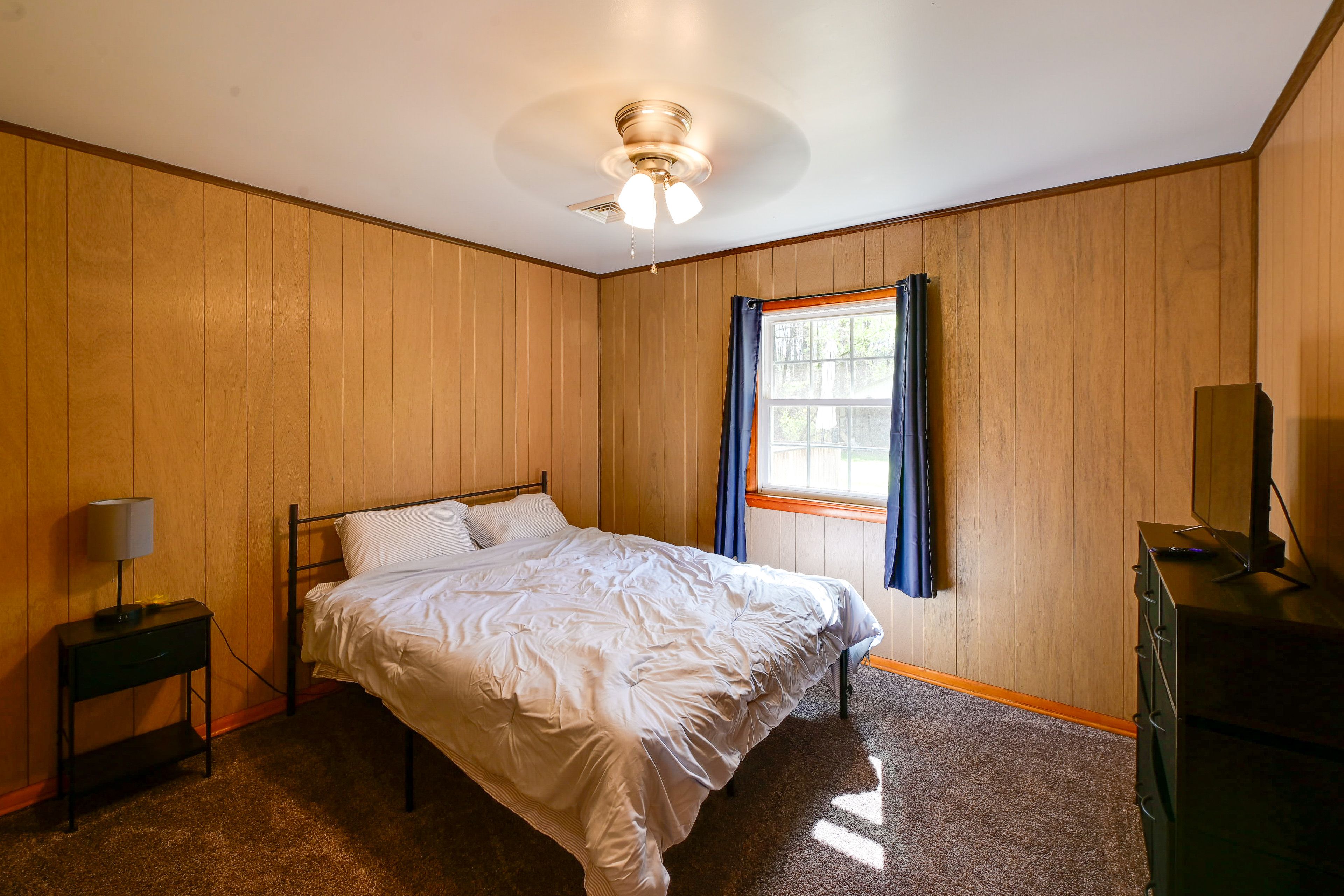 Bedroom 2 | Queen Bed
