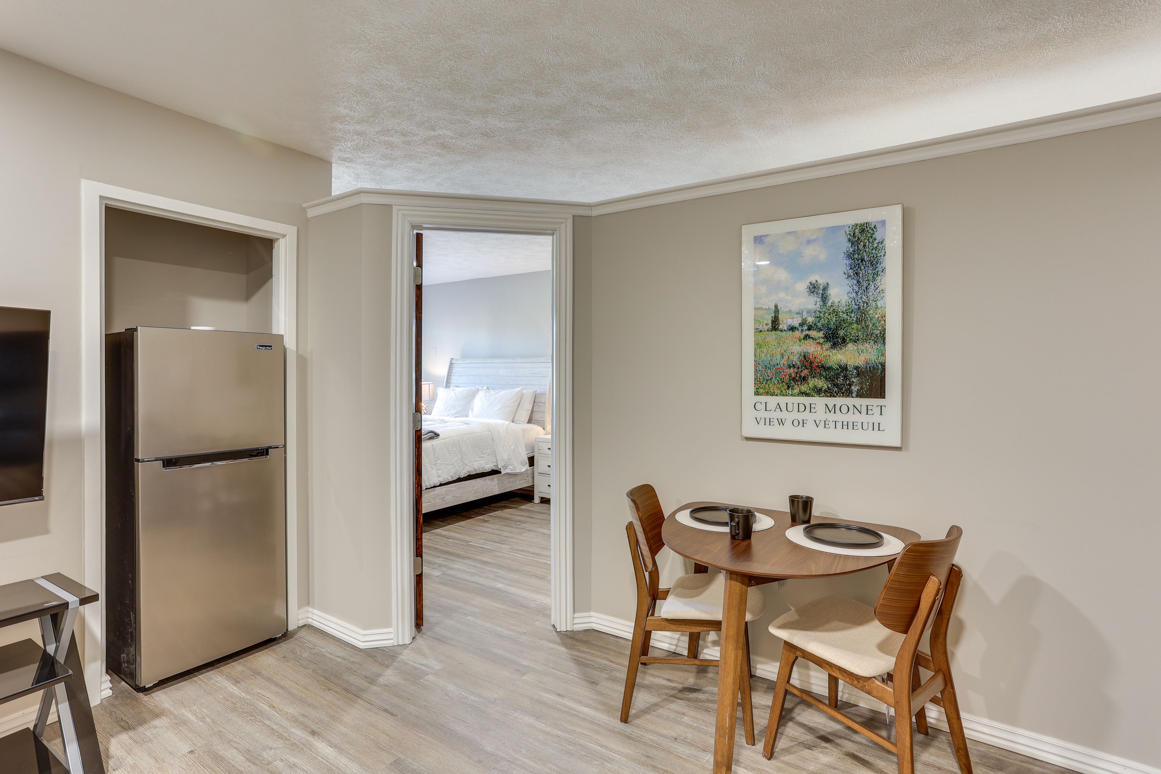 Dining Area | Dishware & Flatware