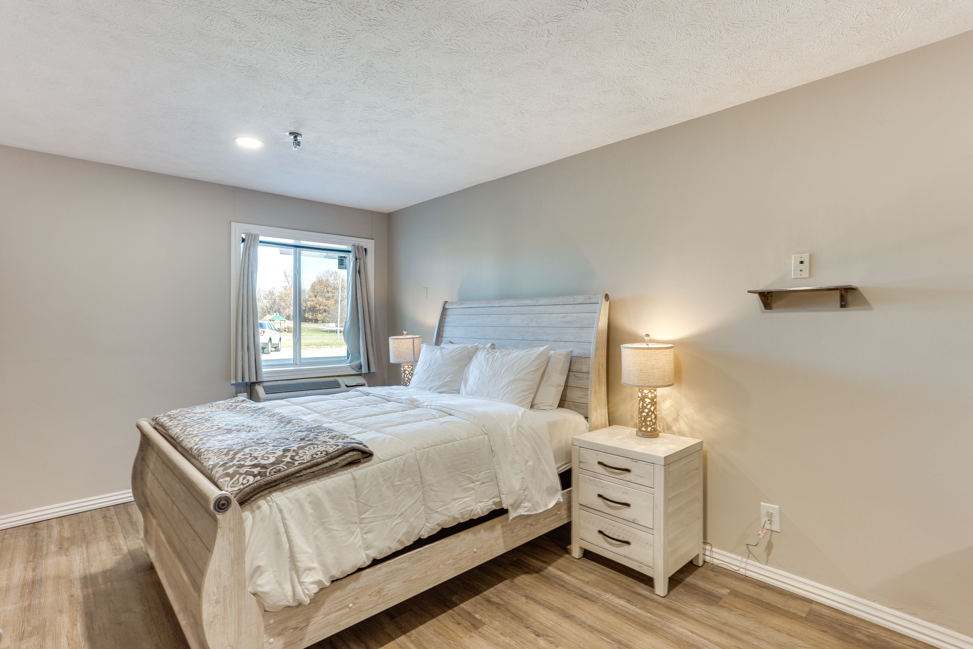 Bedroom | Queen Bed | Full Sleeper Sofa | Linens Provided