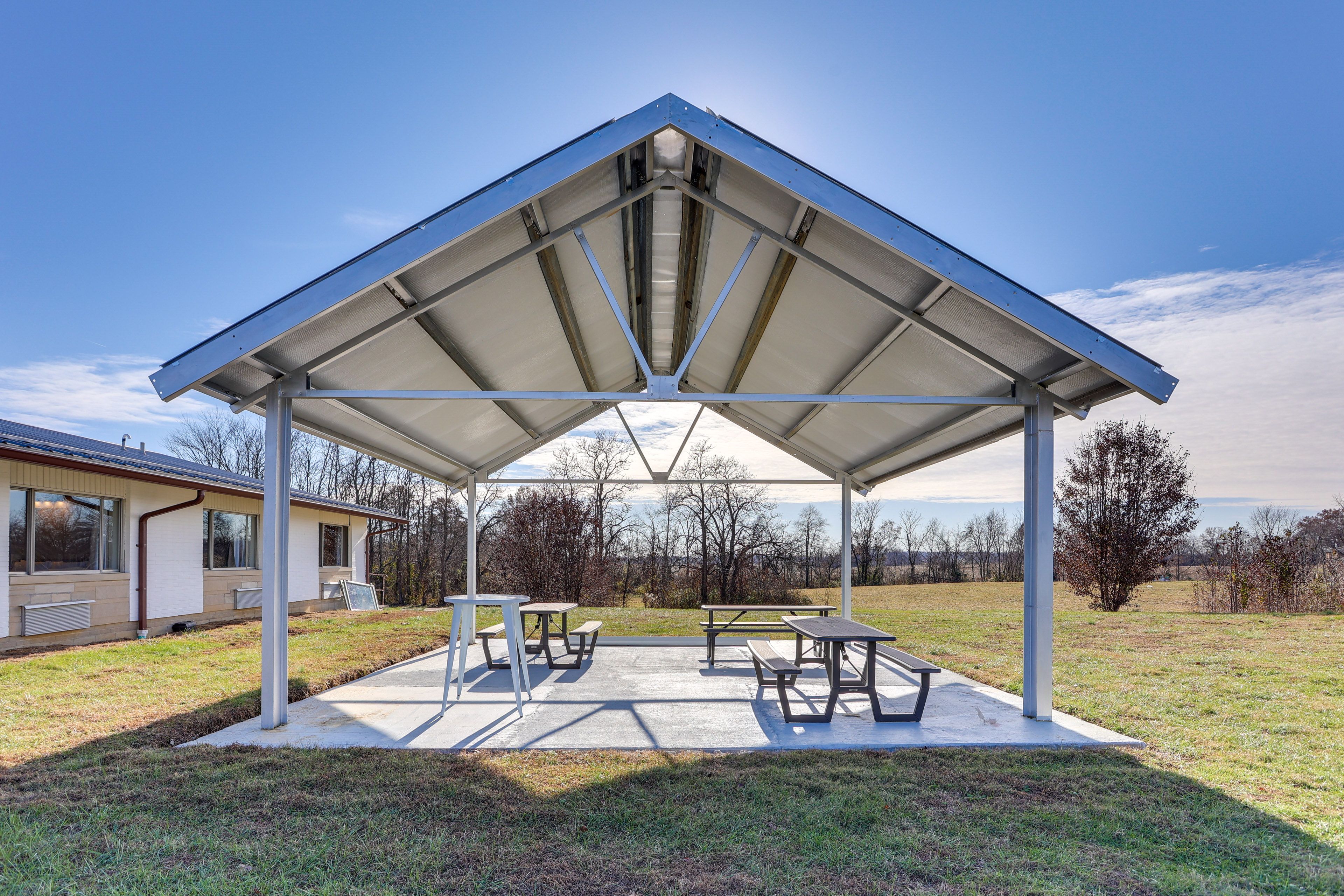 Oakland Courtyard | Community Amenities
