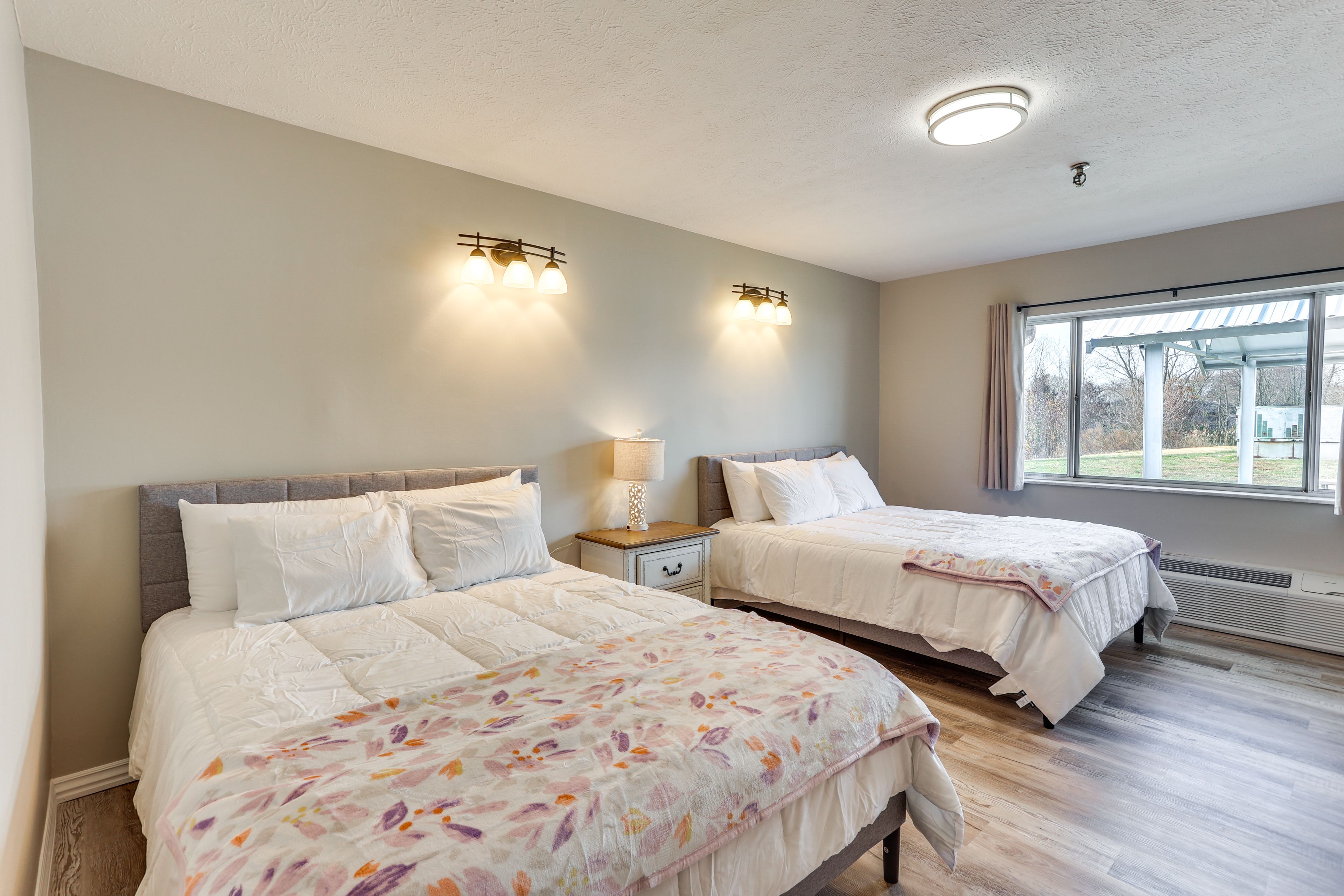 Bedroom | 2 Queen Beds | Linens Provided