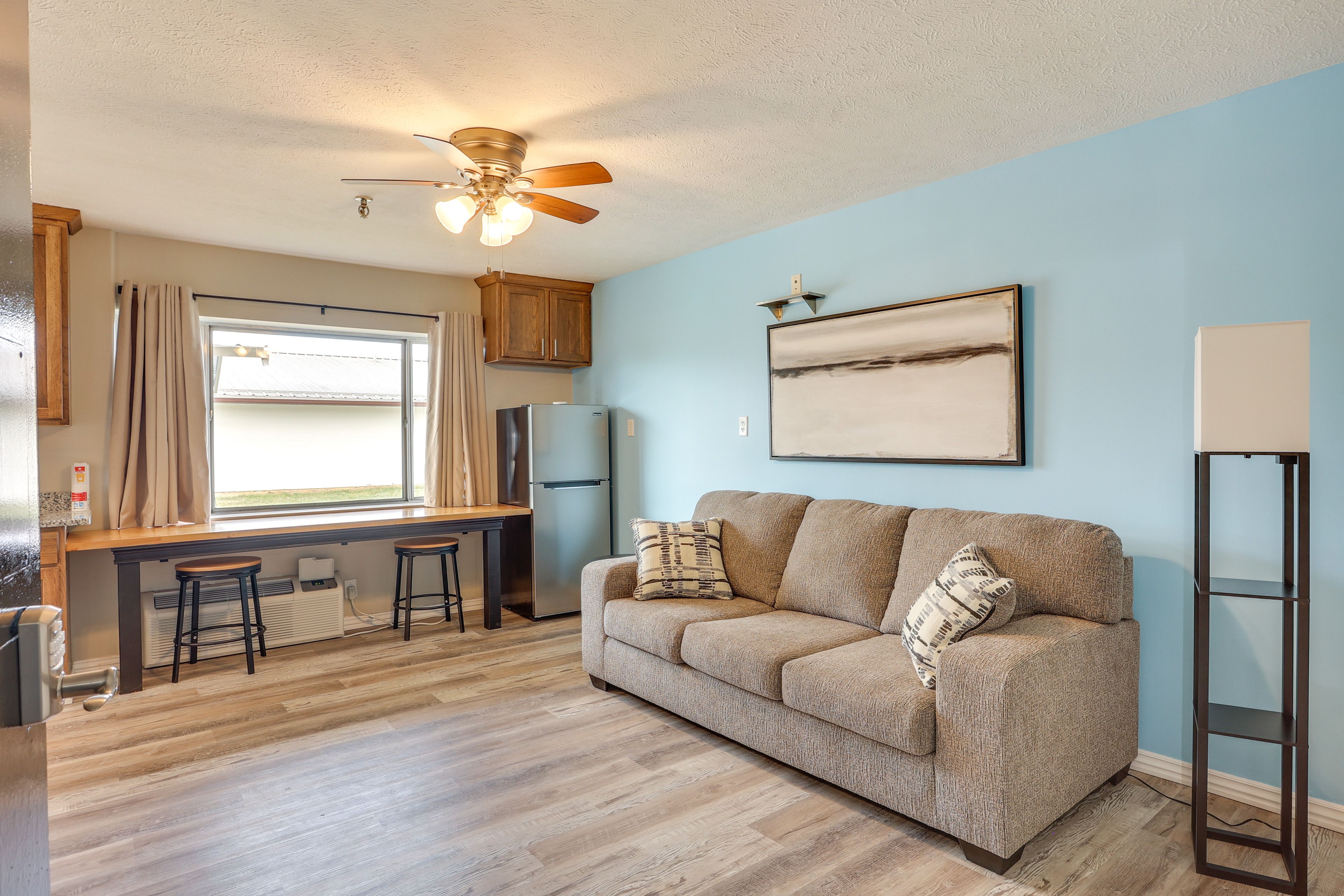 Living Room | Flat-Screen TV