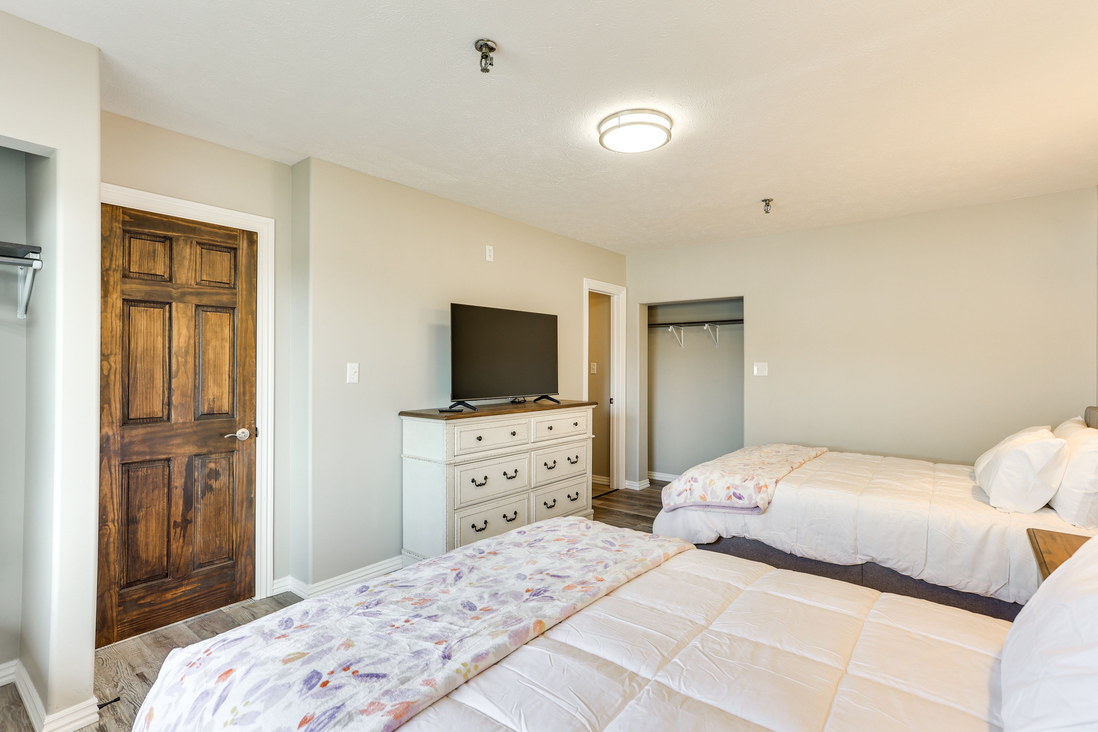 Interior | Central Heating & A/C | Free WiFi