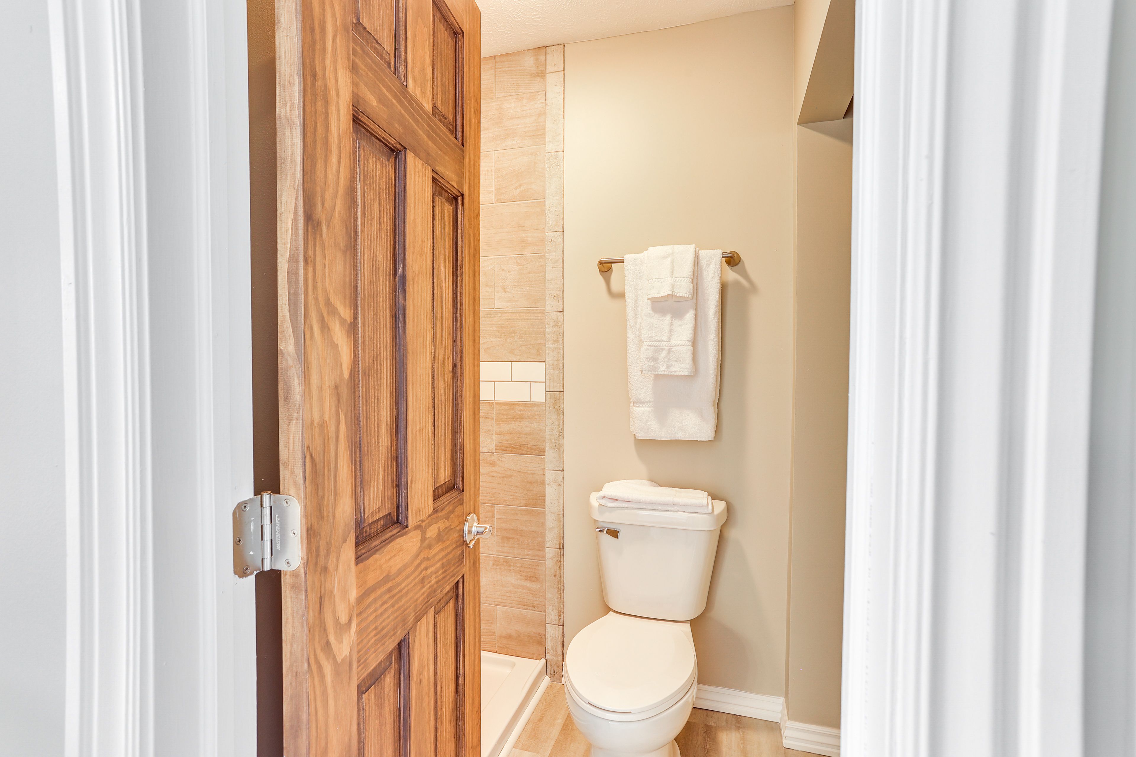 Full Bathroom | Towels Provided