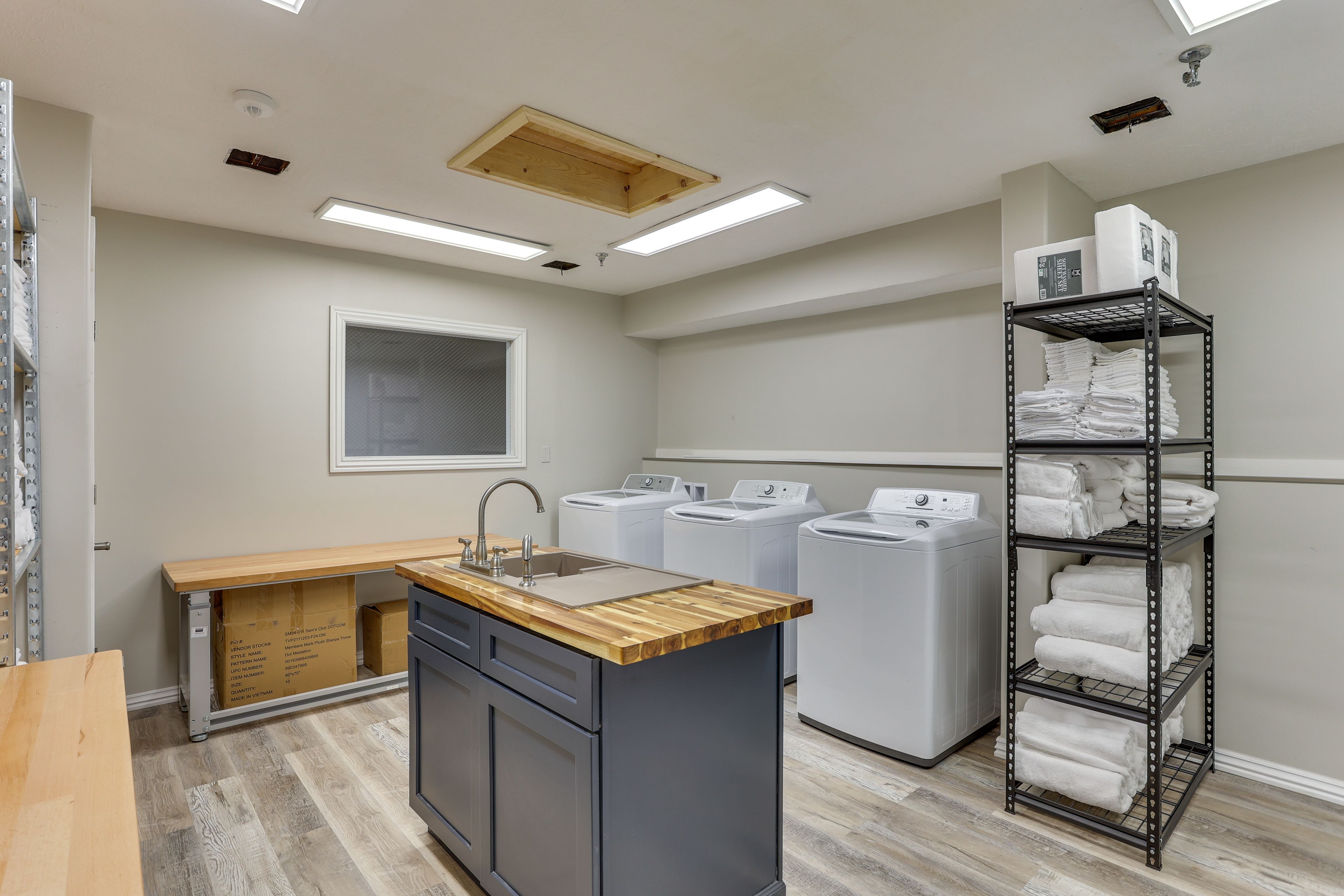 Oakland Courtyard | Laundry Room
